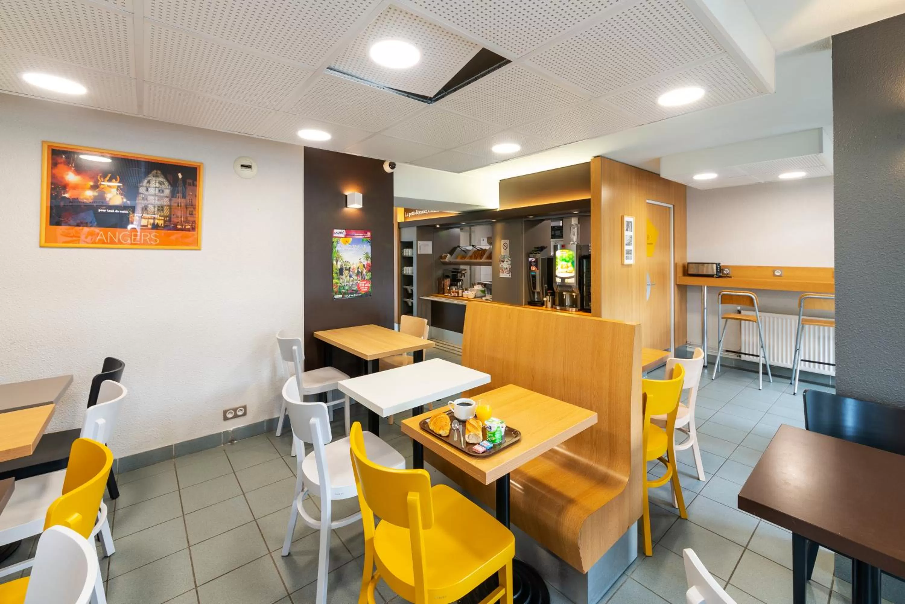 Buffet breakfast in B&B HOTEL Angers 1 Beaucouzé