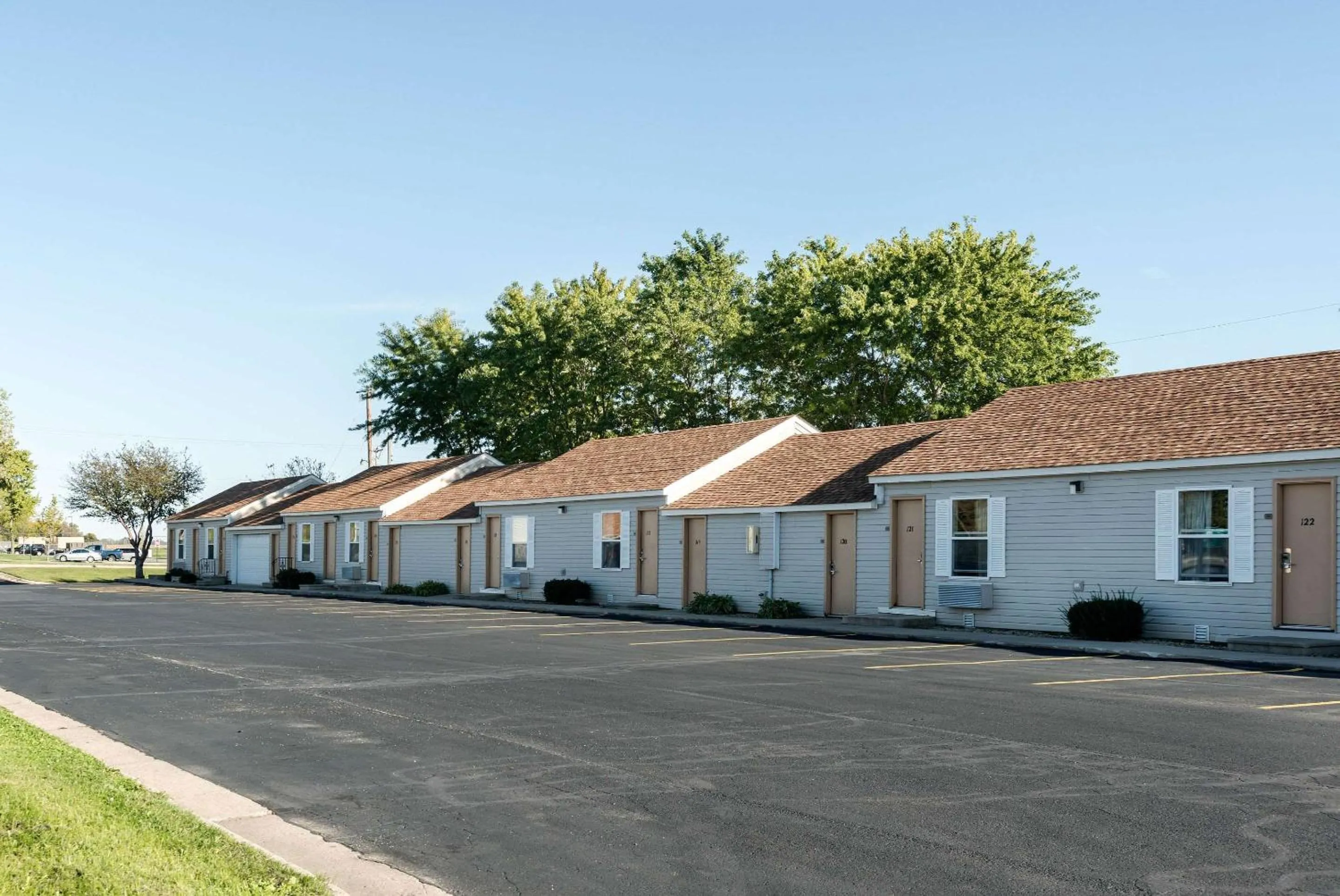 Property building in Rodeway Inn & Suites