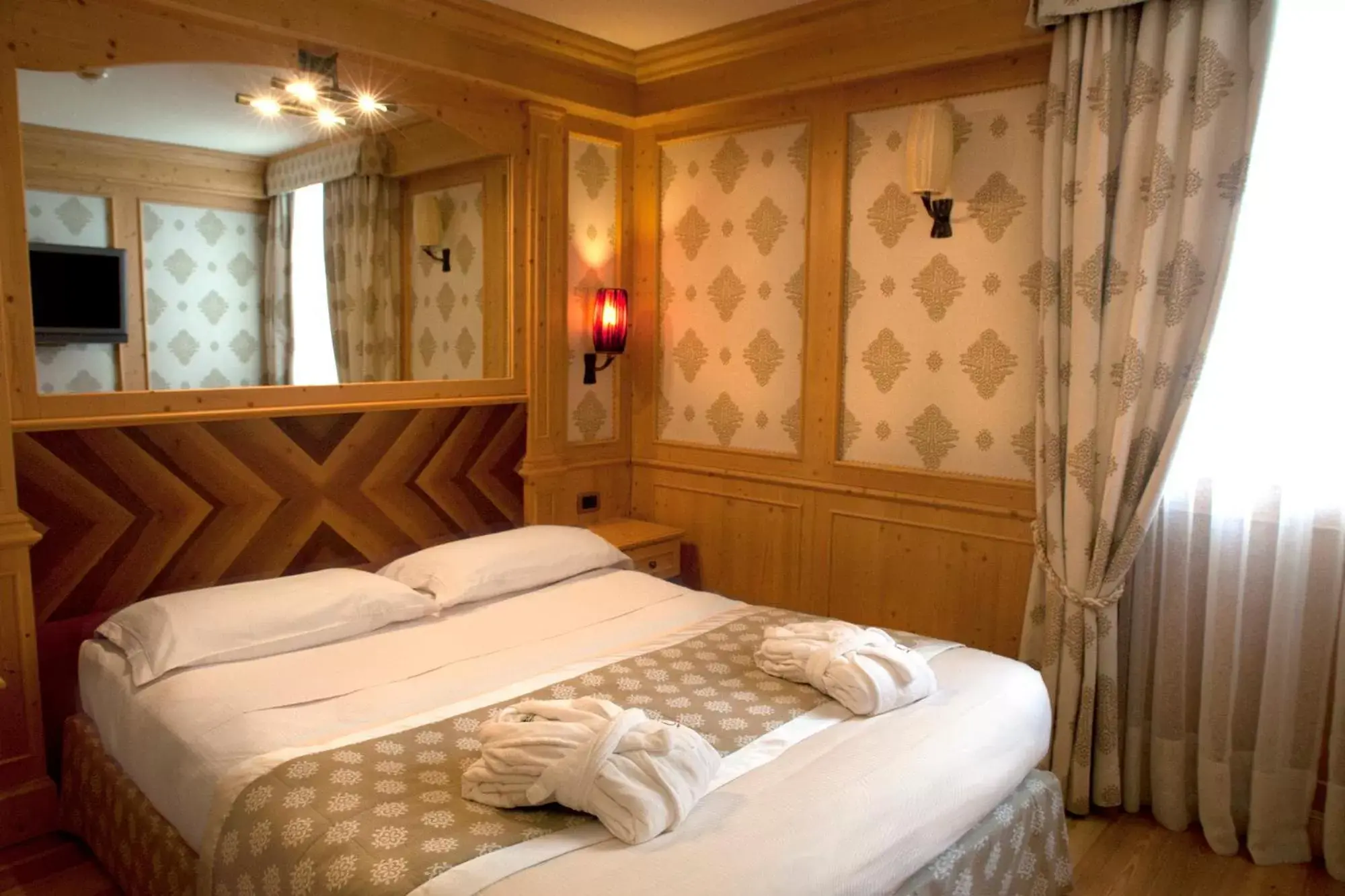 Bedroom, Bed in Cristal Palace Hotel