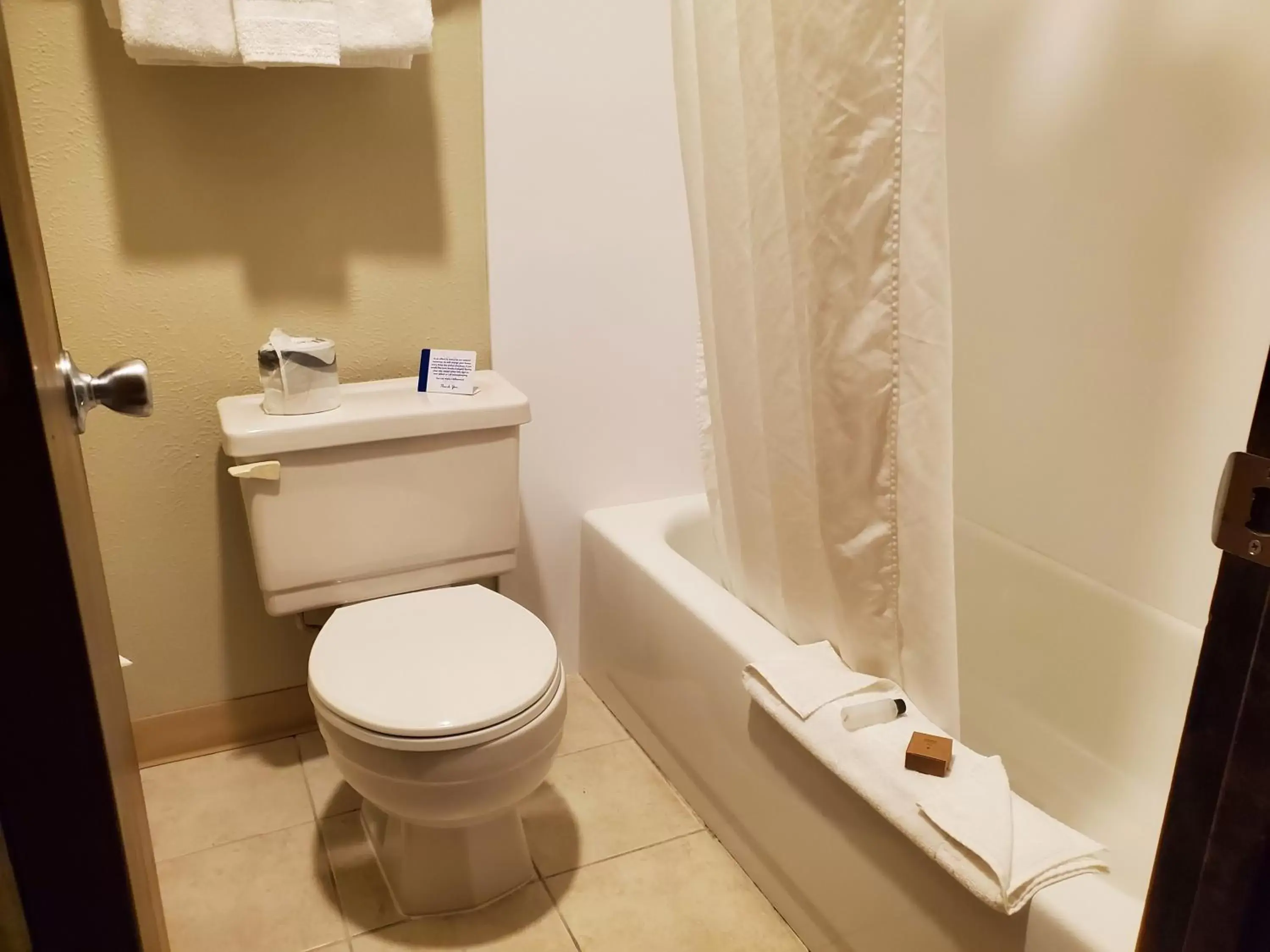 Bathroom in Days Inn and Suites by Wyndham Downtown Missoula-University