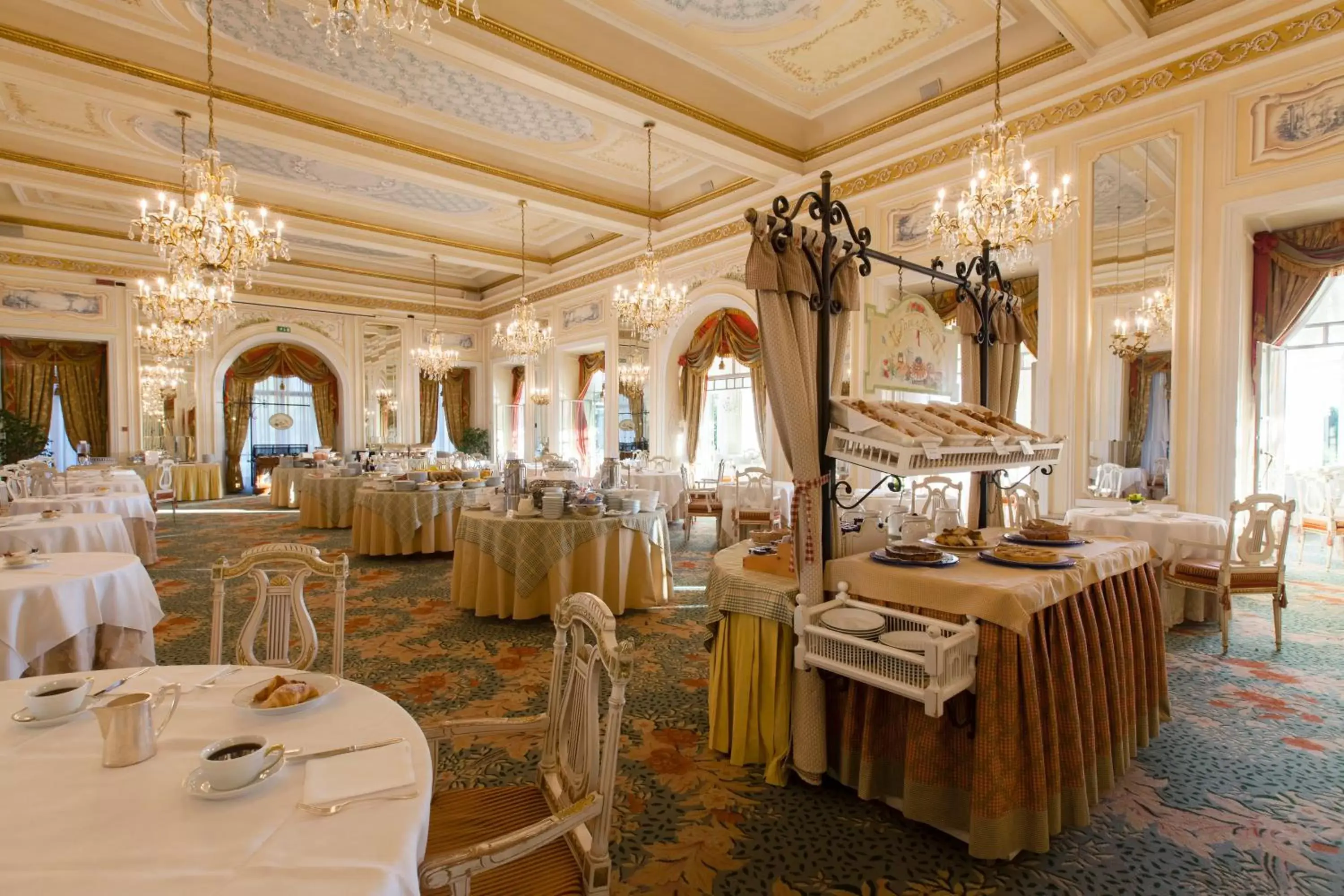 Restaurant/Places to Eat in Grand Hotel des Iles Borromées & SPA