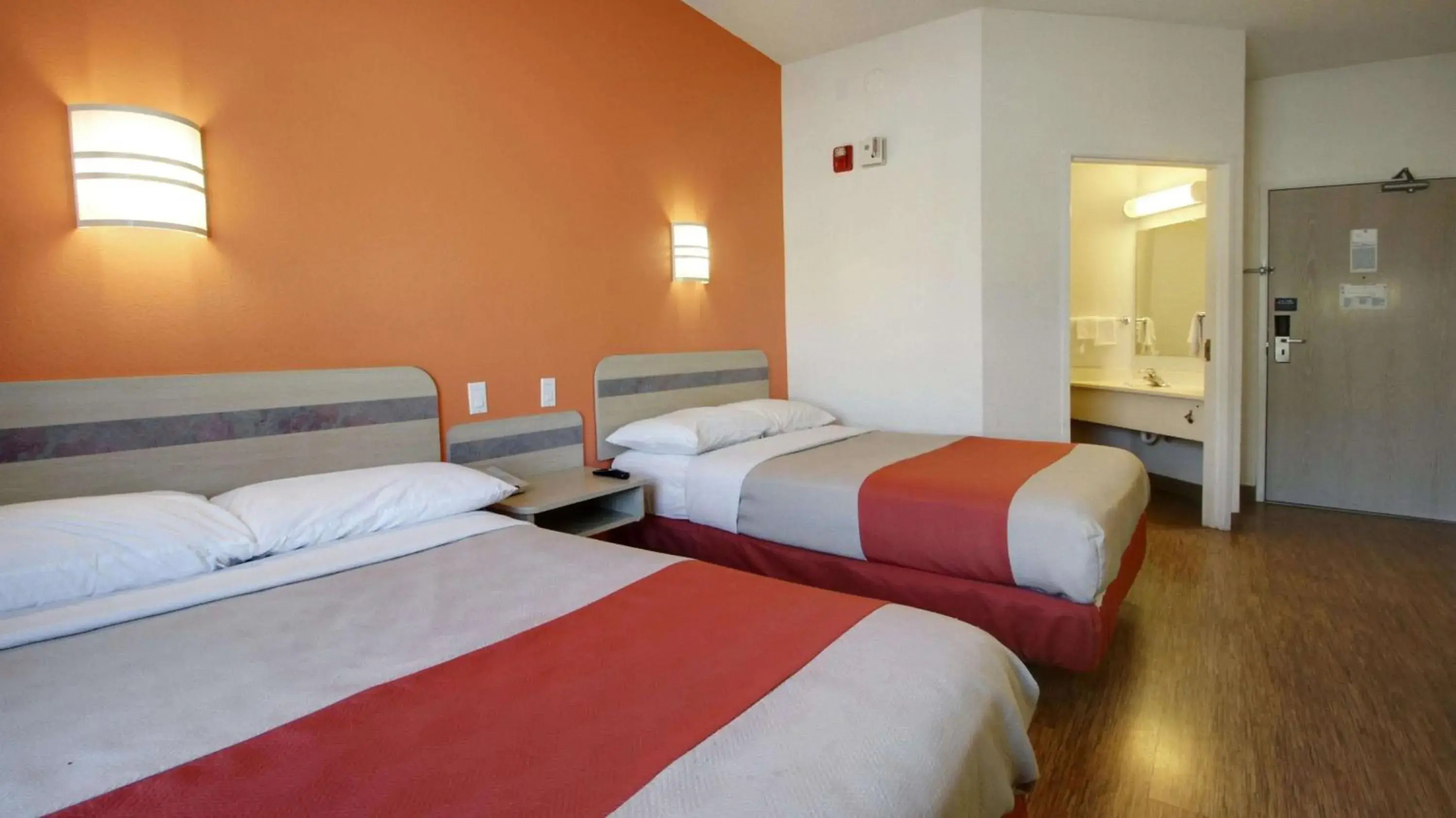 Deluxe Quadruple Room in Motel 6 Lehi, UT - Thanksgiving Point