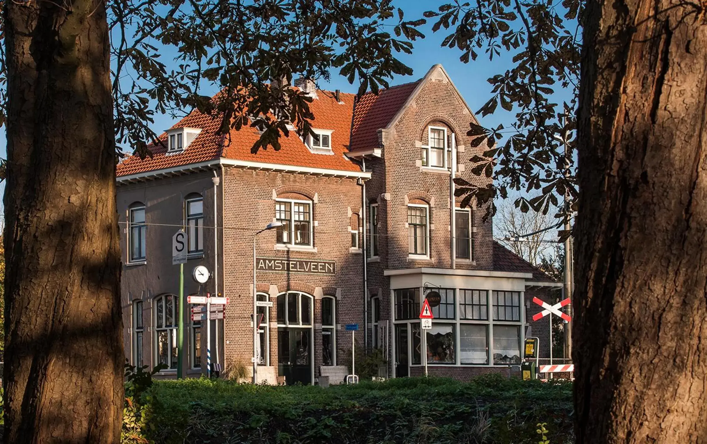 Facade/entrance, Property Building in Hotel Station Amstelveen