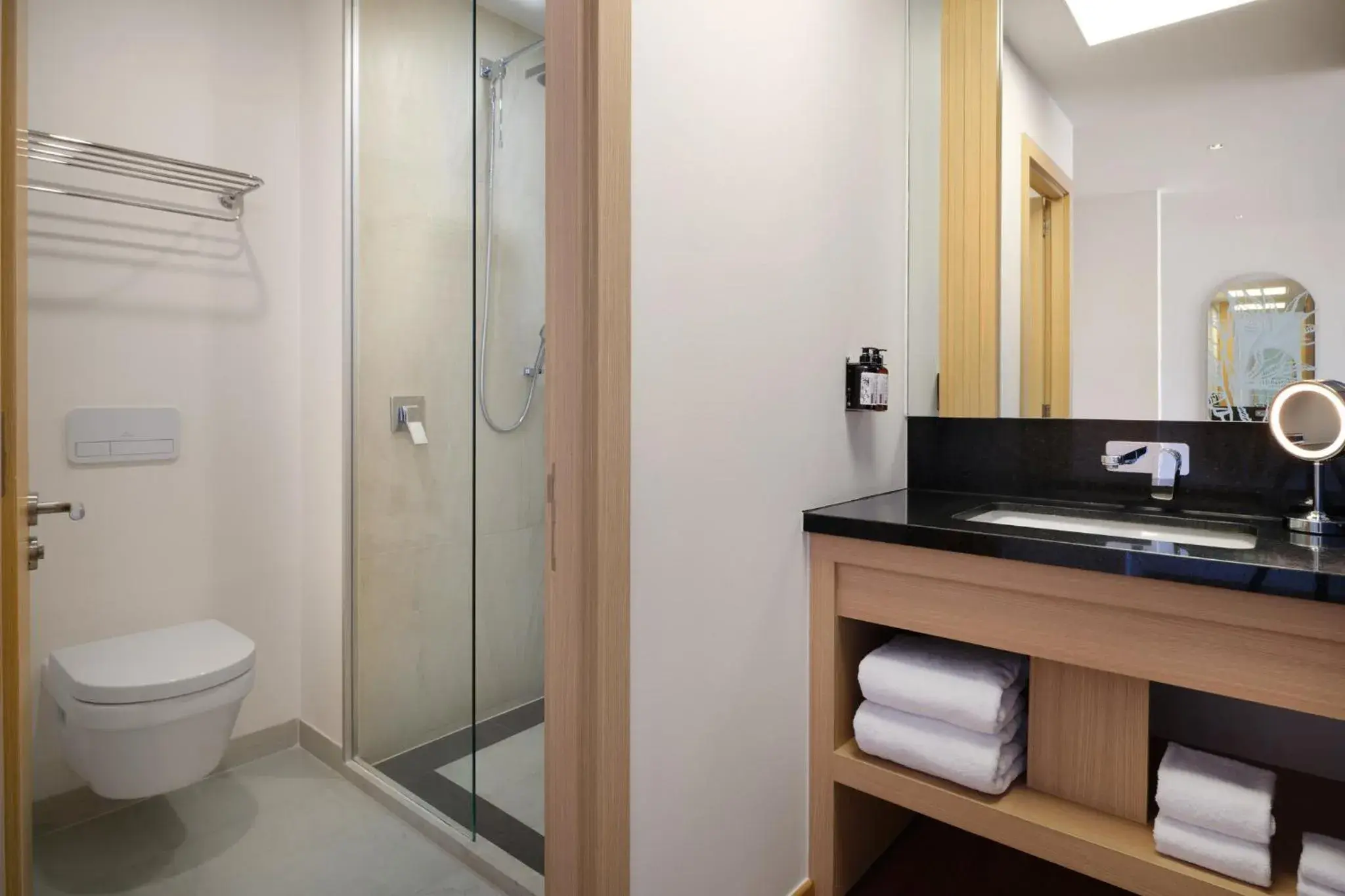 Standard King Room - Mid Floor in voco Guadalajara Neruda by IHG Standard King Room - Mid Floor in voco Guadalajara Neruda by IHG