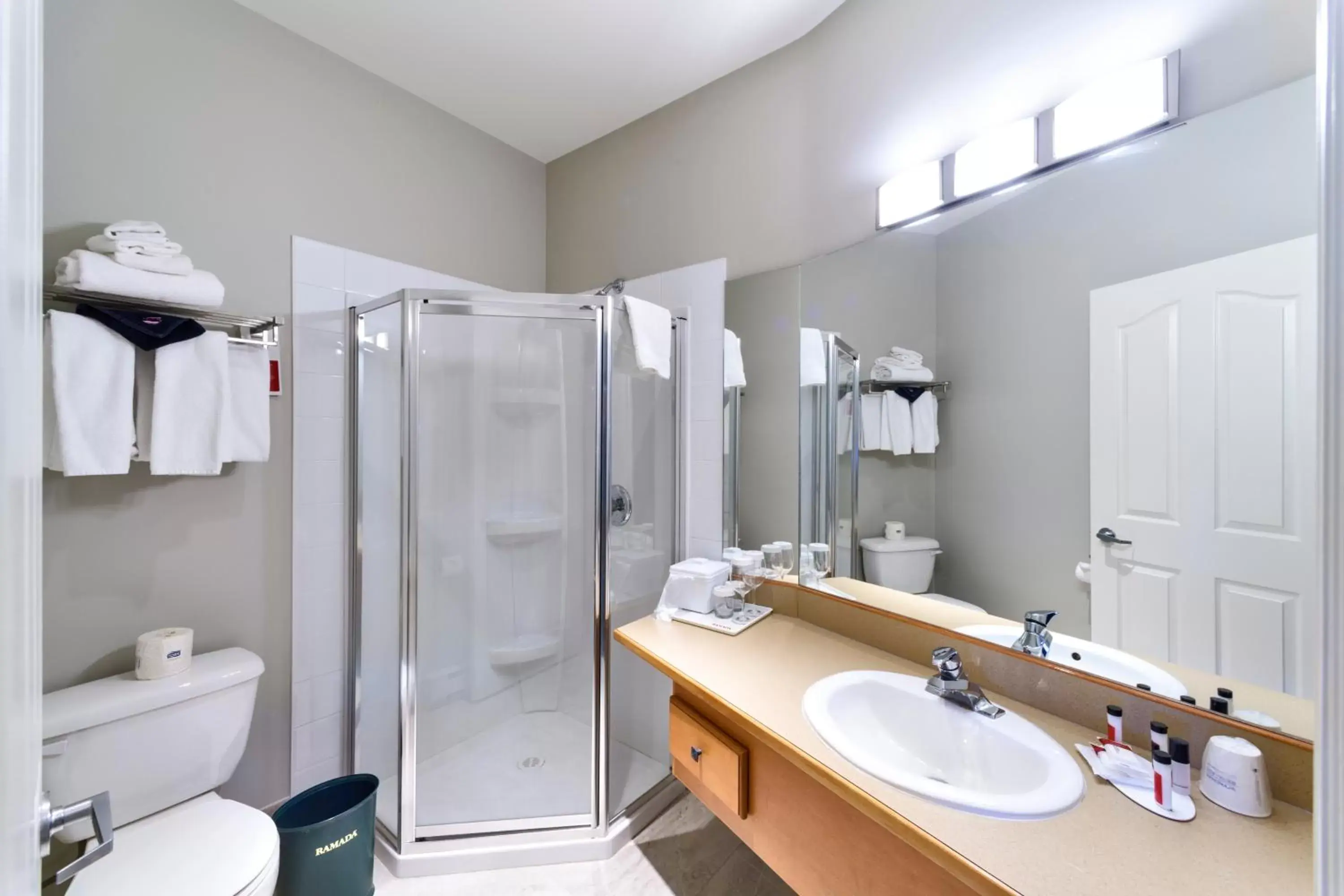 Shower, Bathroom in Ramada by Wyndham Penticton Hotel & Suites