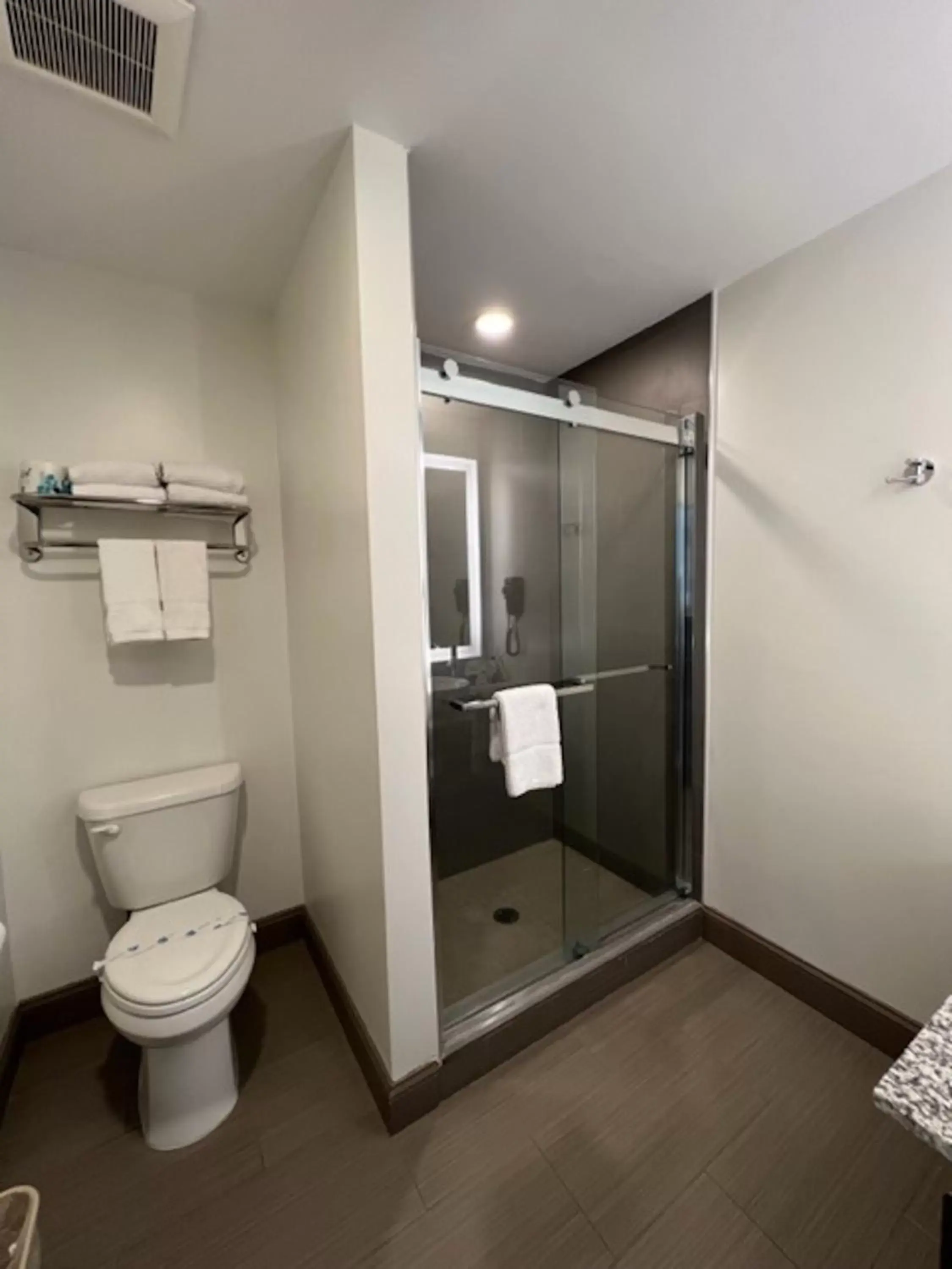 Bathroom in Le Voyageur - a Red Collection Hotel