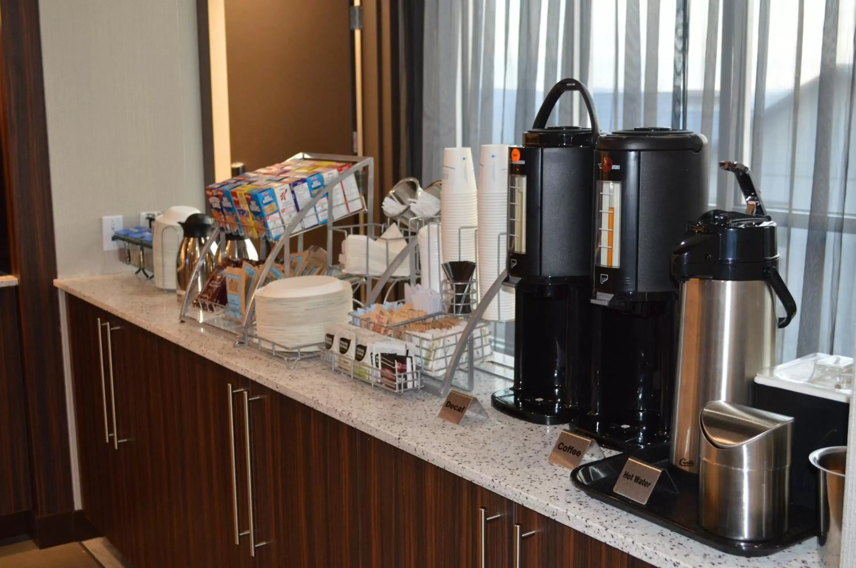 Breakfast, Coffee/Tea Facilities in Wingate by Wyndham Kamloops