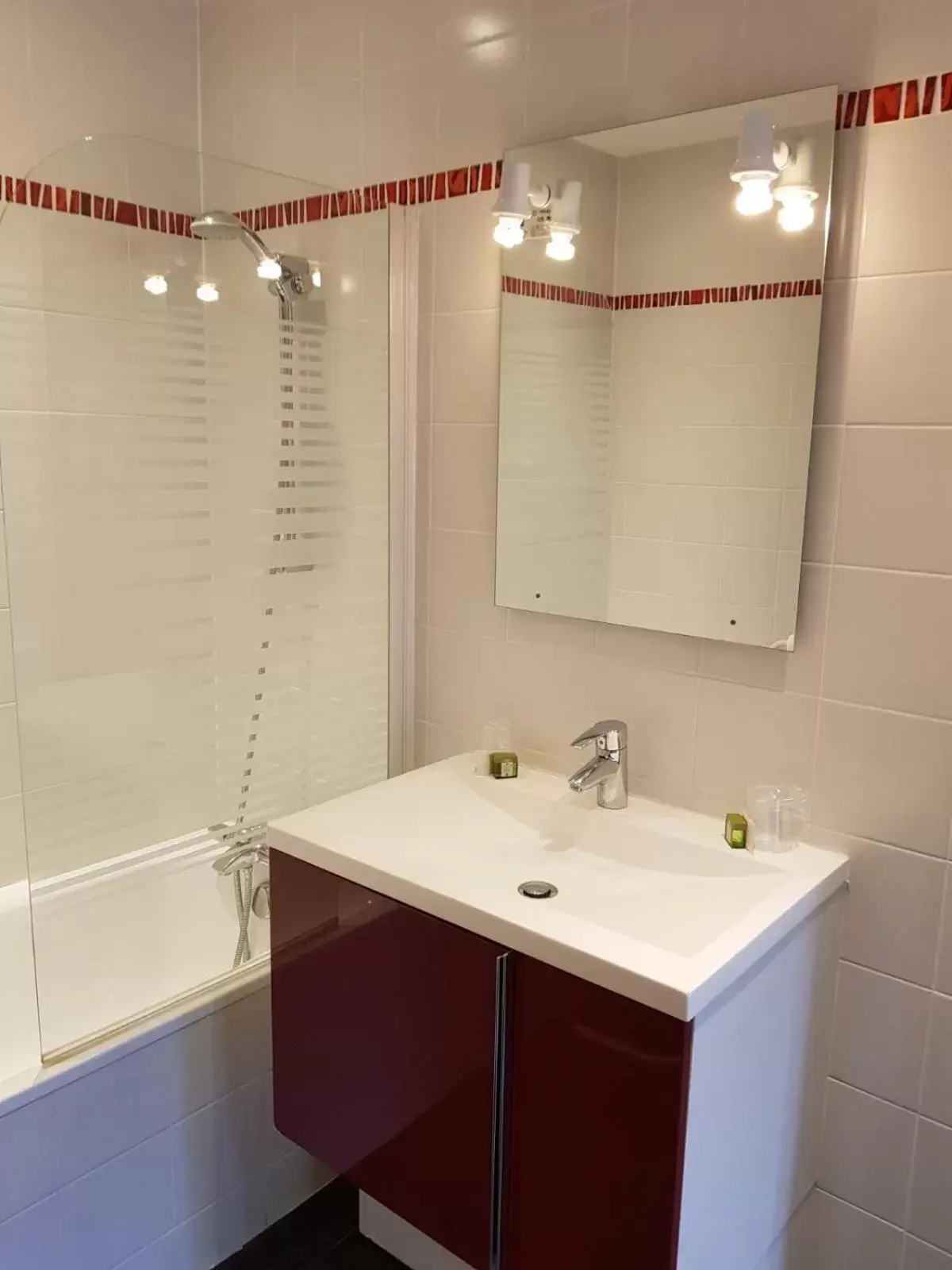 Bathroom in Hotel Restaurant Pavillon Bleu