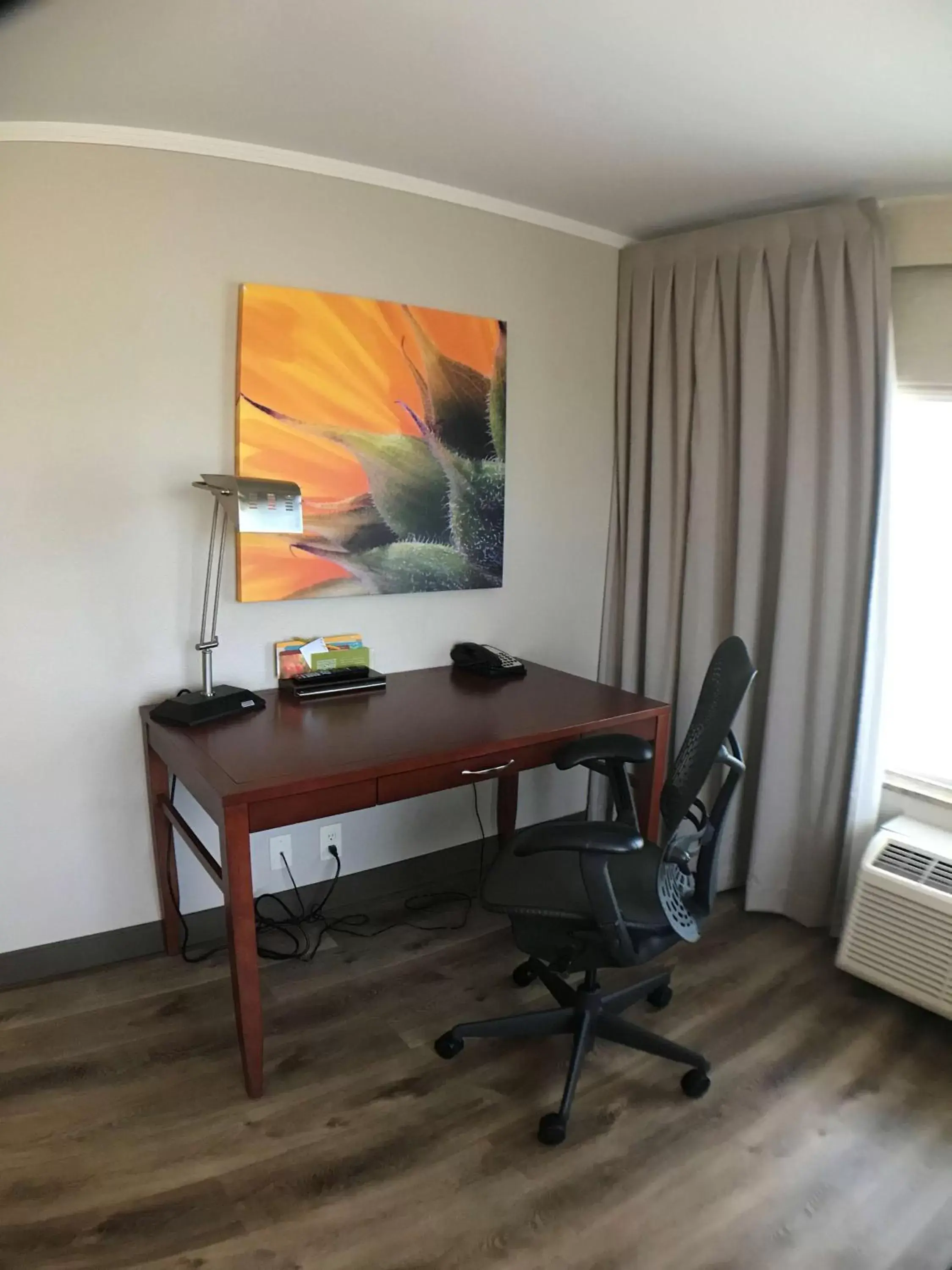 Bedroom, Dining Area in Hilton Garden Inn Bowling Green