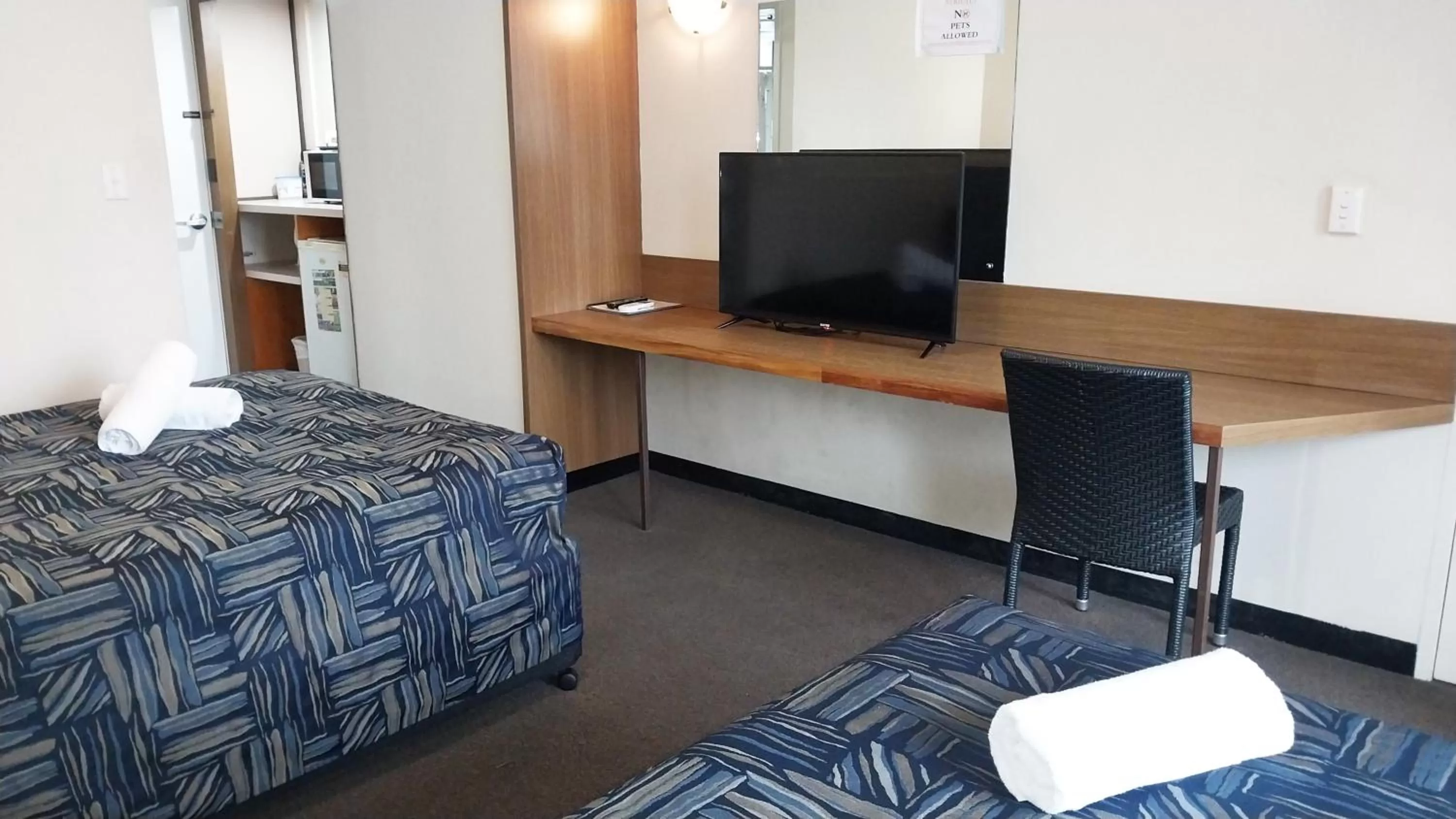 Bedroom, Bed in Miners Lodge Motor Inn