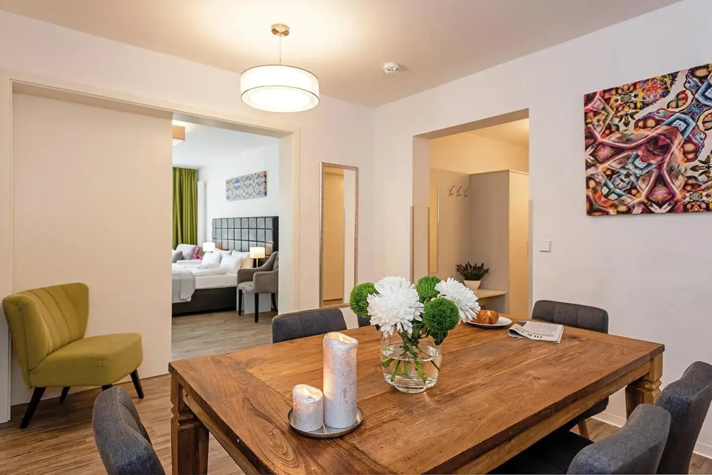 Bed, Dining Area in Apartments Rosenthal Residence