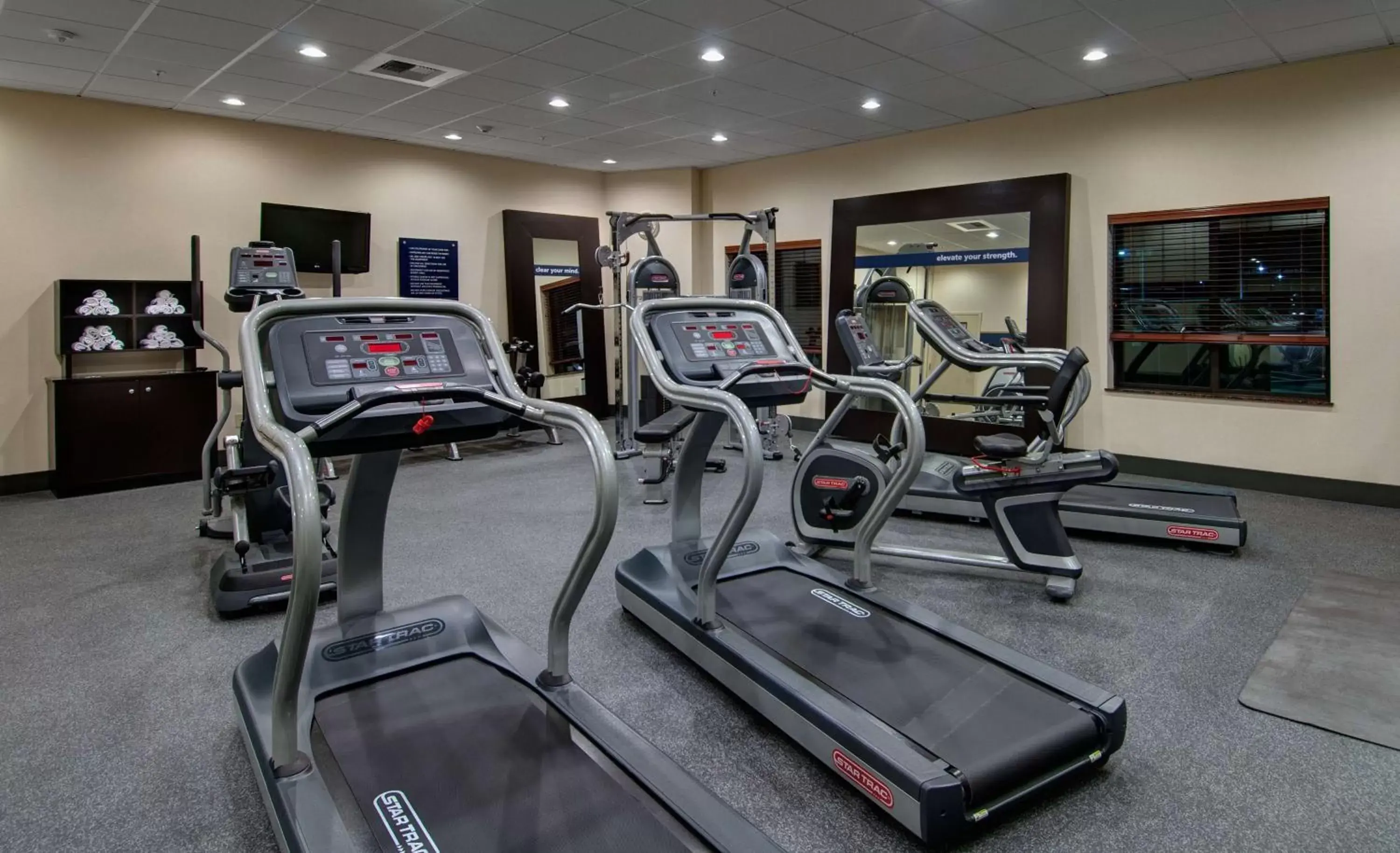 Fitness centre/facilities, Fitness Center/Facilities in Hampton Inn & Suites Astoria