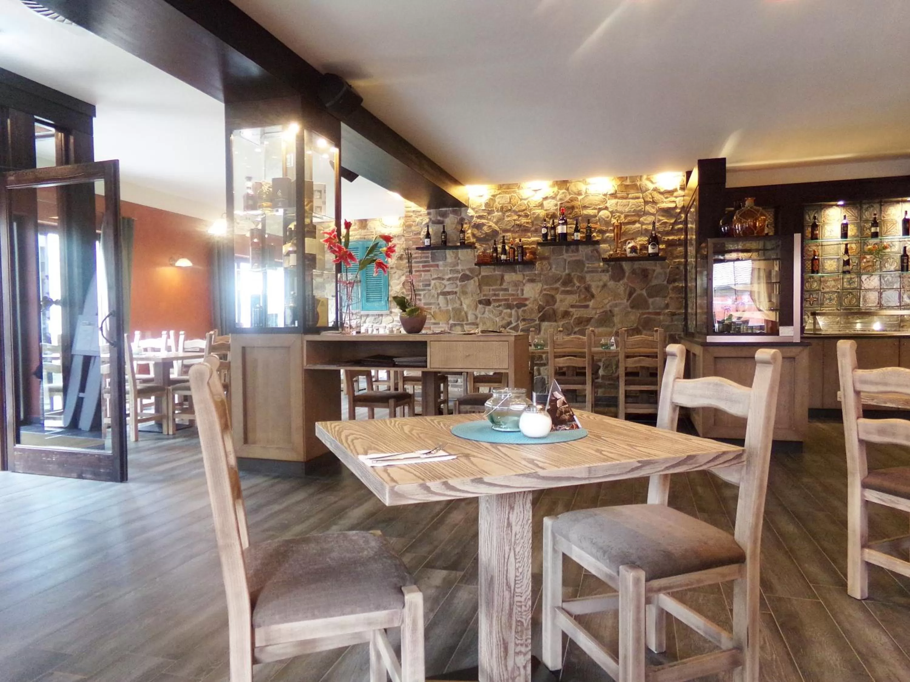 Restaurant/places to eat in Hotel im Ried