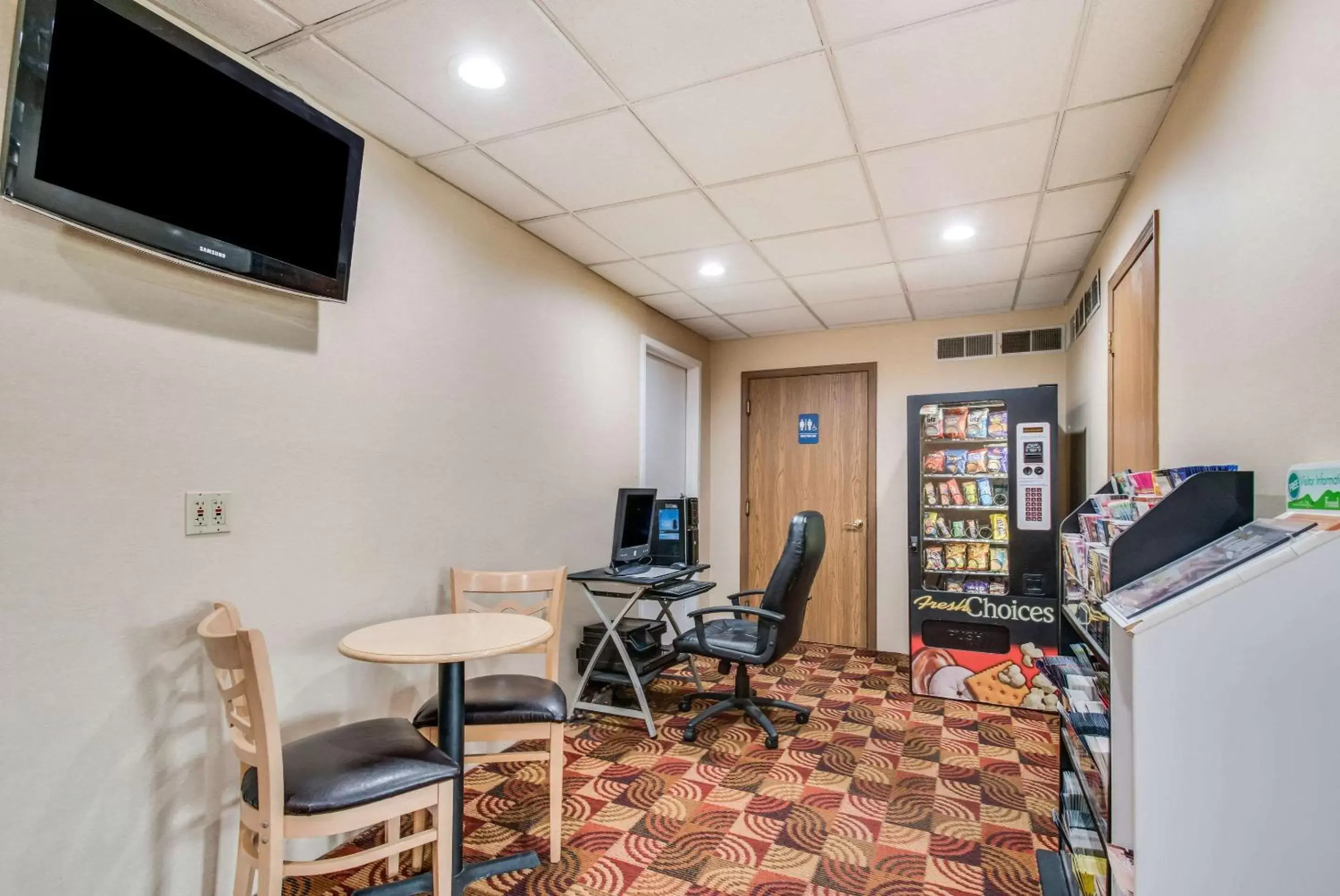 Other, TV/Entertainment Center in Econo Lodge Mechanicsburg