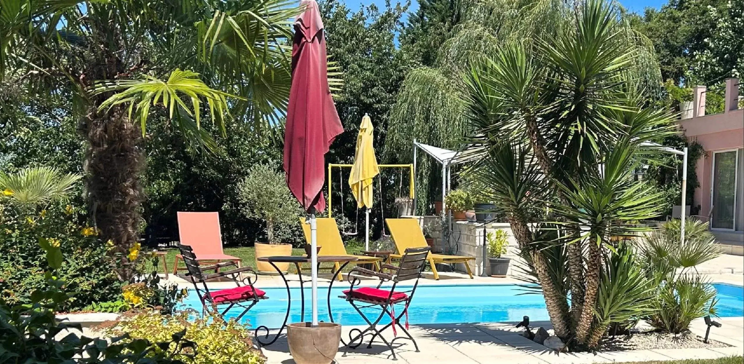 Patio, Swimming Pool in La perle rouge A Panazol