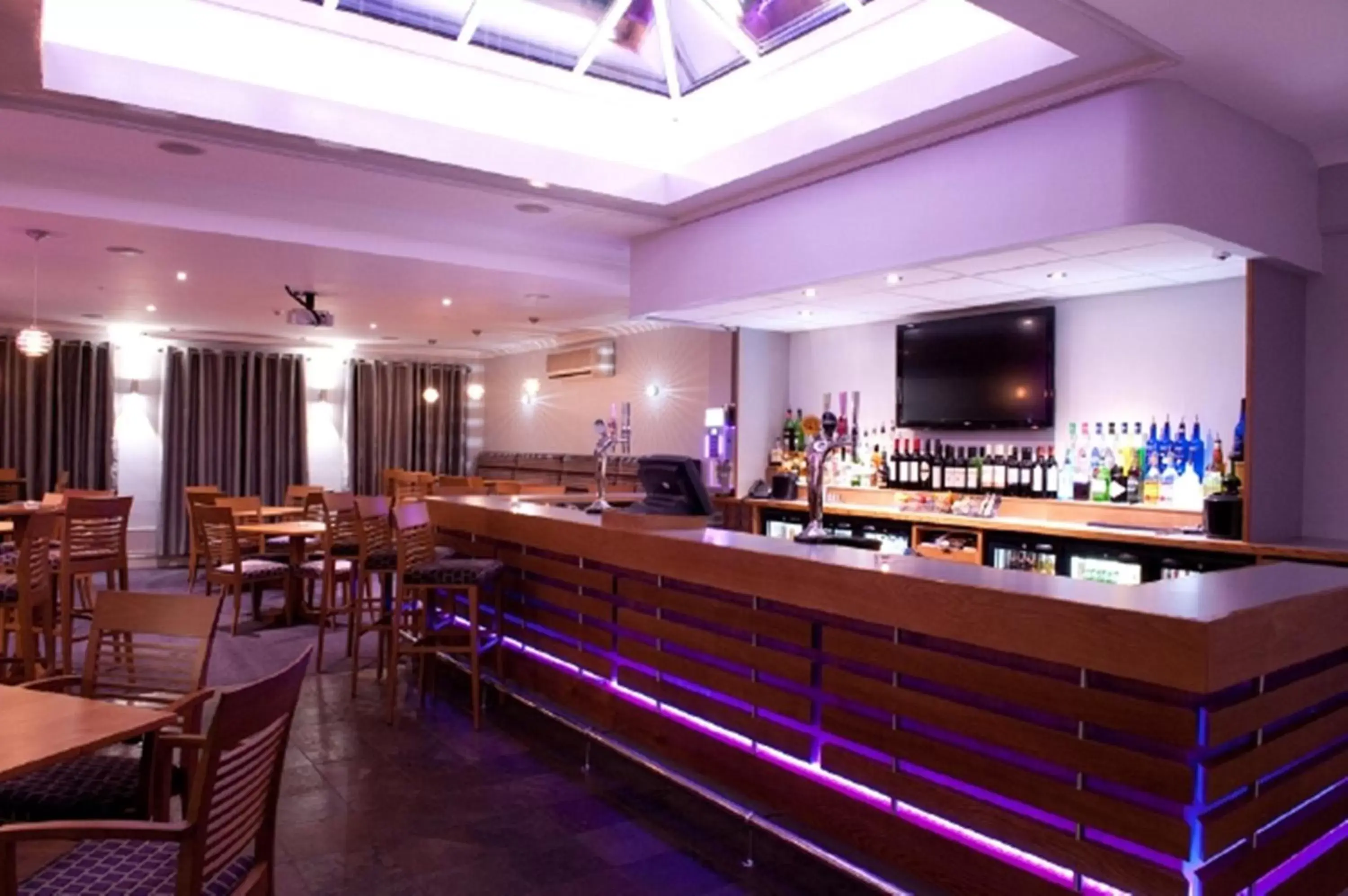 Lounge or bar, Restaurant/Places to Eat in St George Hotel Rochester-Chatham