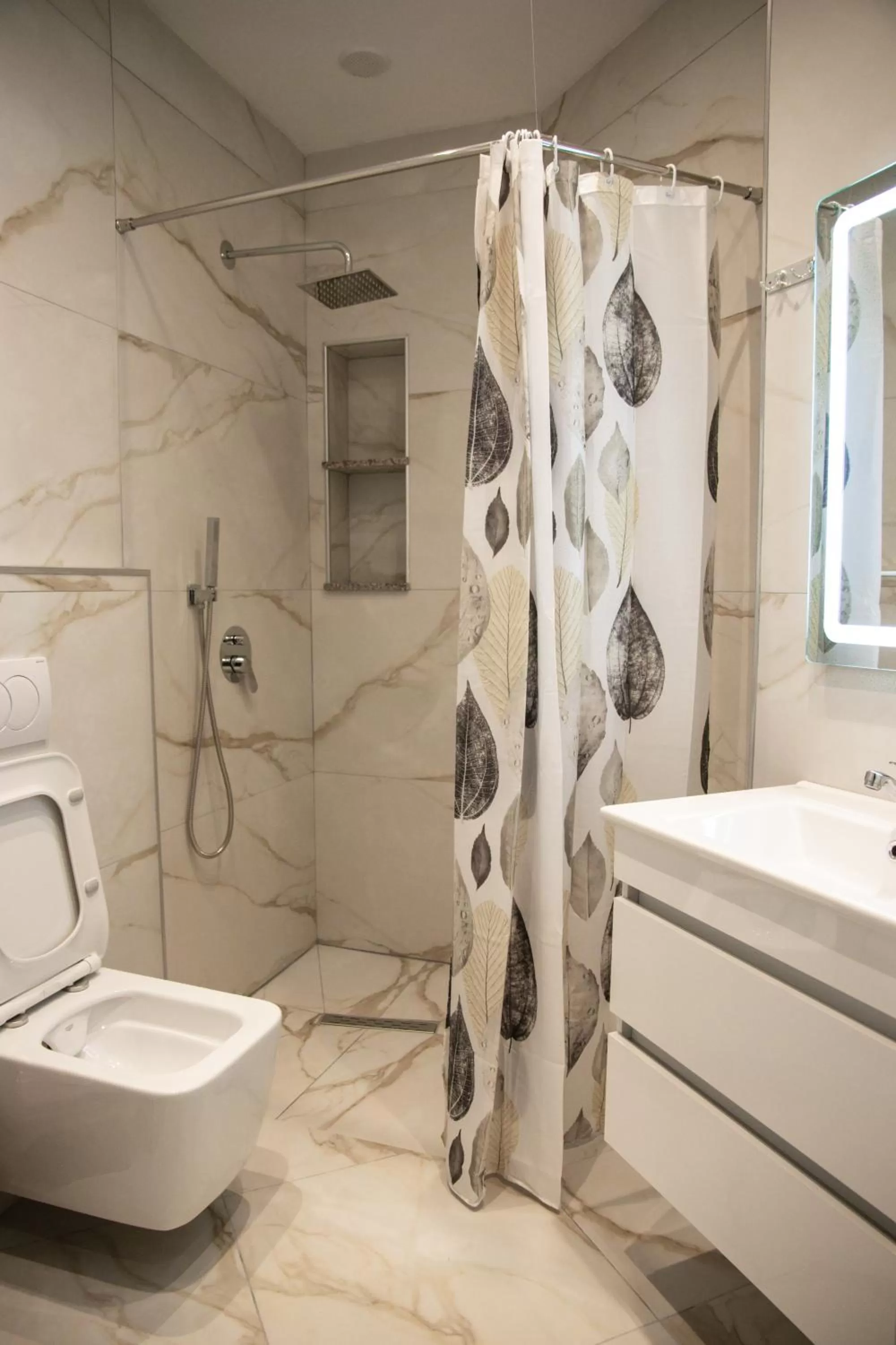 Shower in Hotel Blini