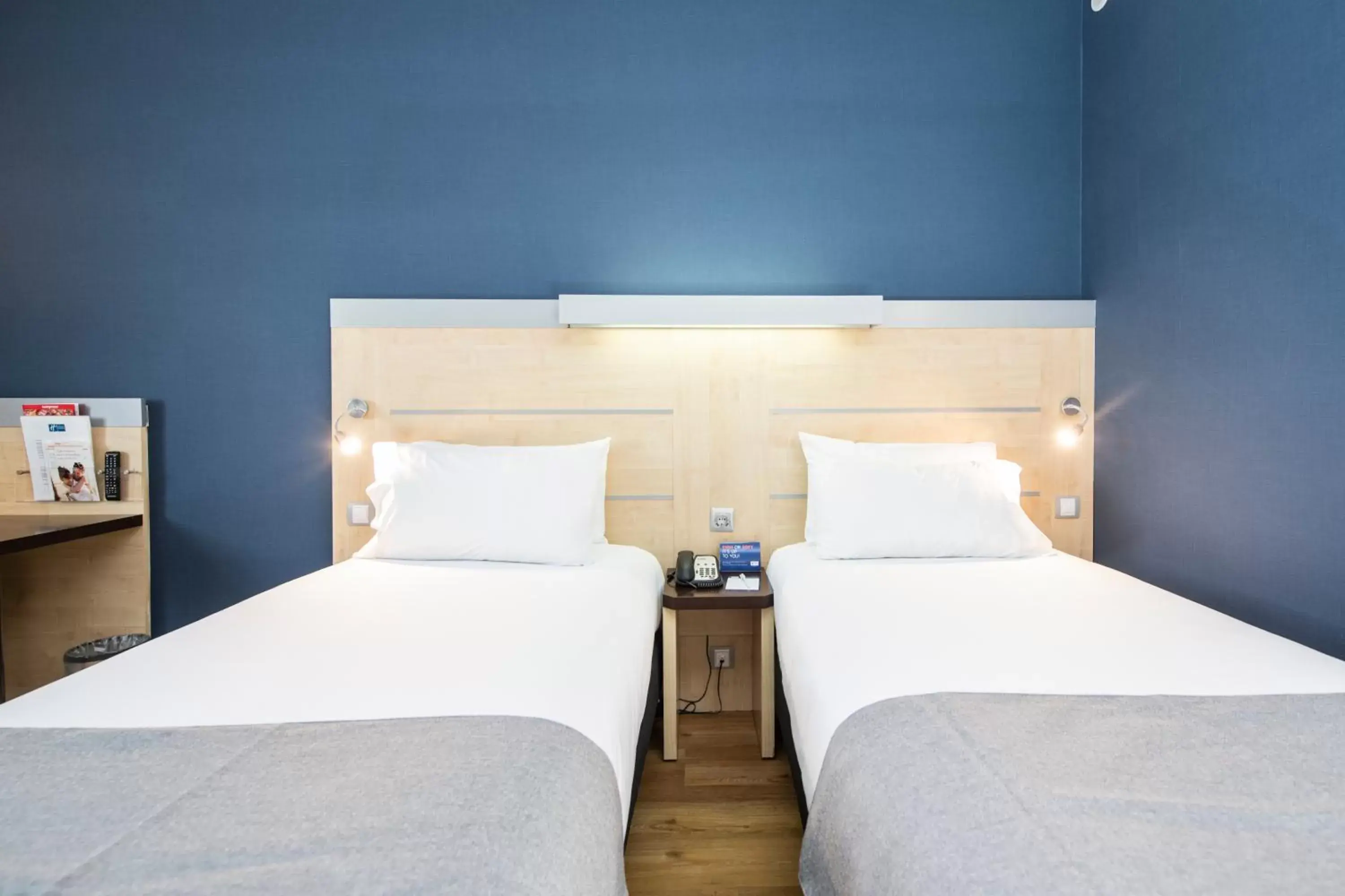 Bedroom, Bed in Holiday Inn Express Sant Cugat by IHG Bedroom, Bed in Holiday Inn Express Sant Cugat by IHG