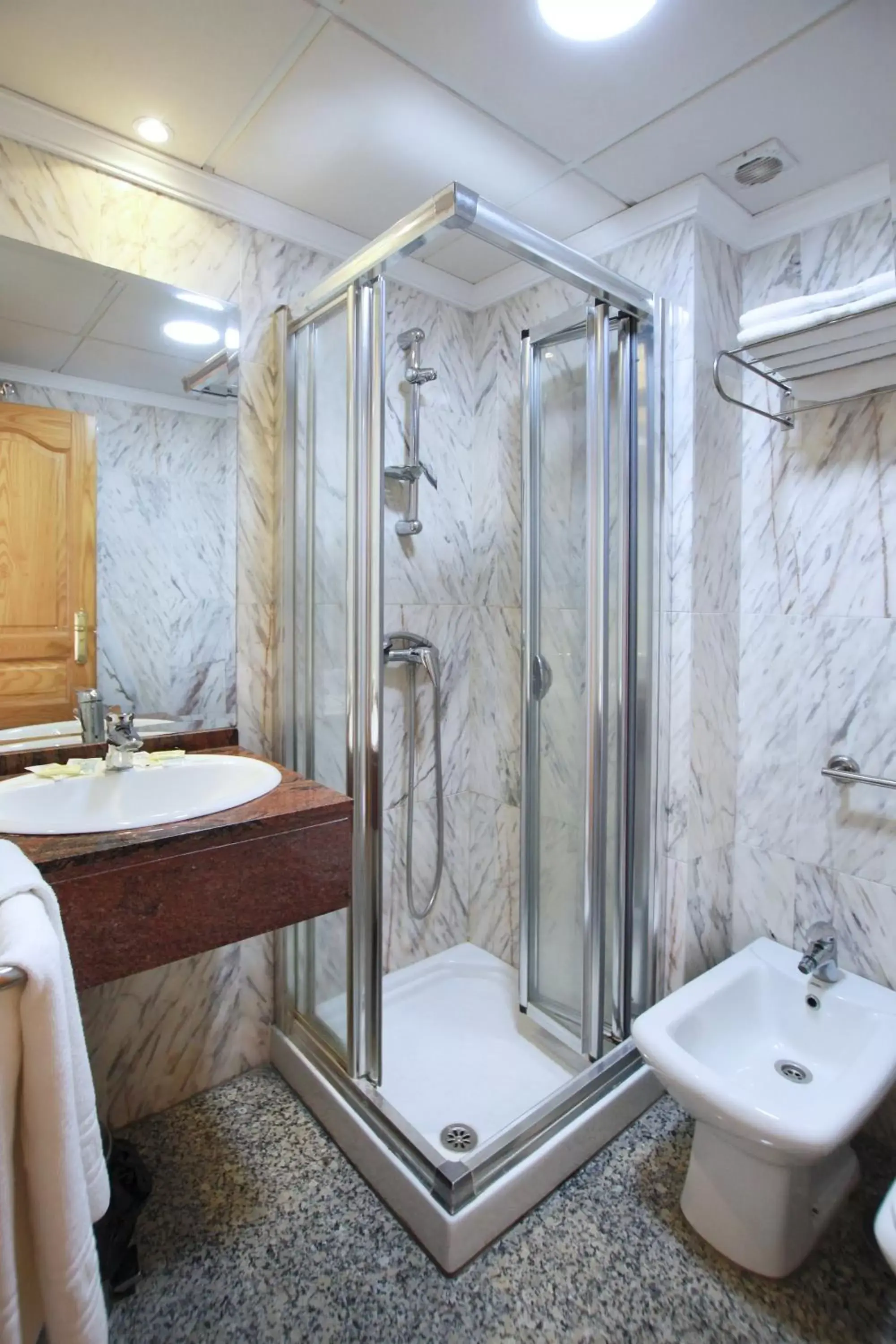Bathroom in Hotel Reyesol