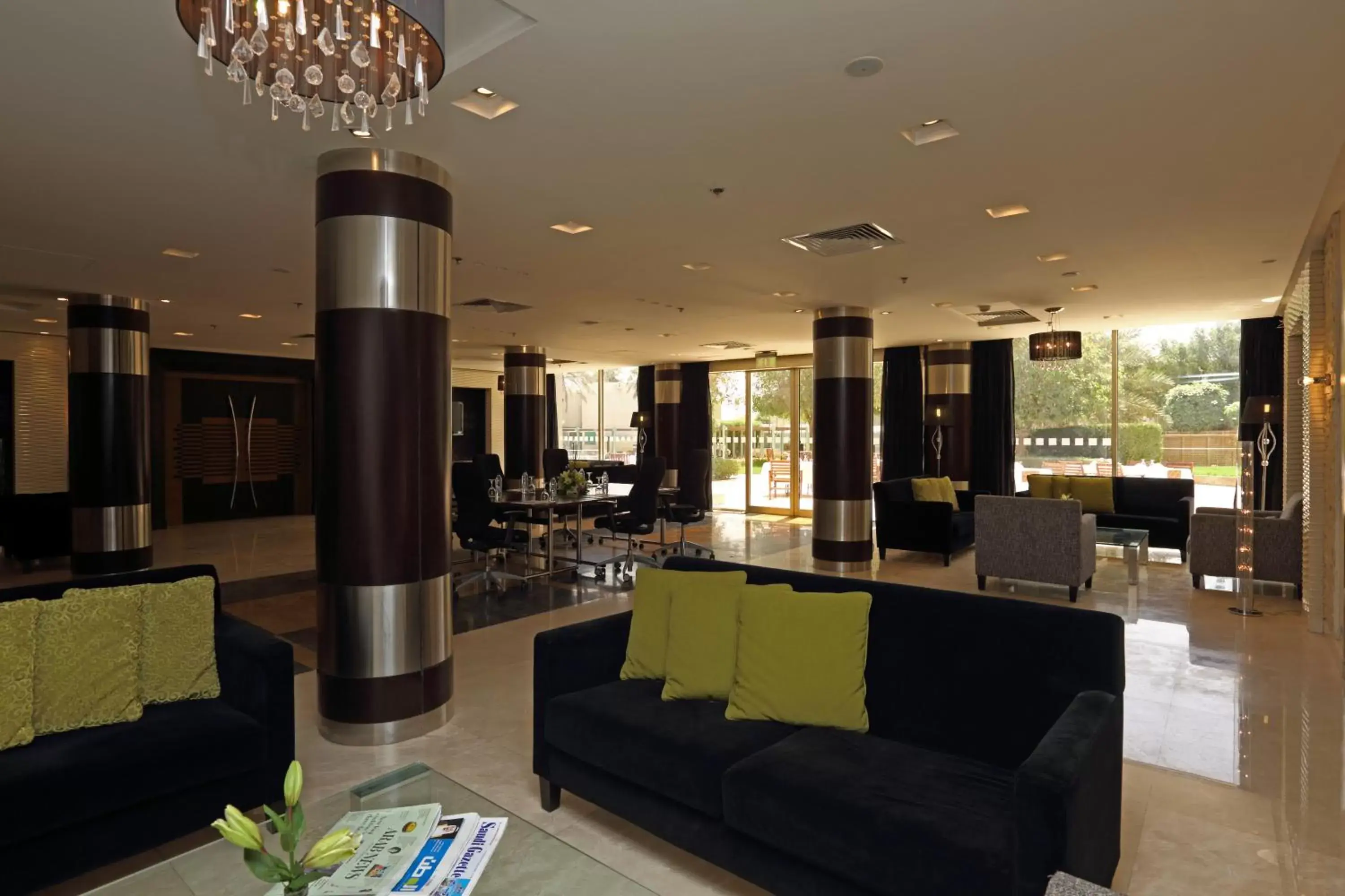 Lounge or bar, Restaurant/Places to Eat in Holiday Inn Riyadh Izdihar, an IHG Hotel