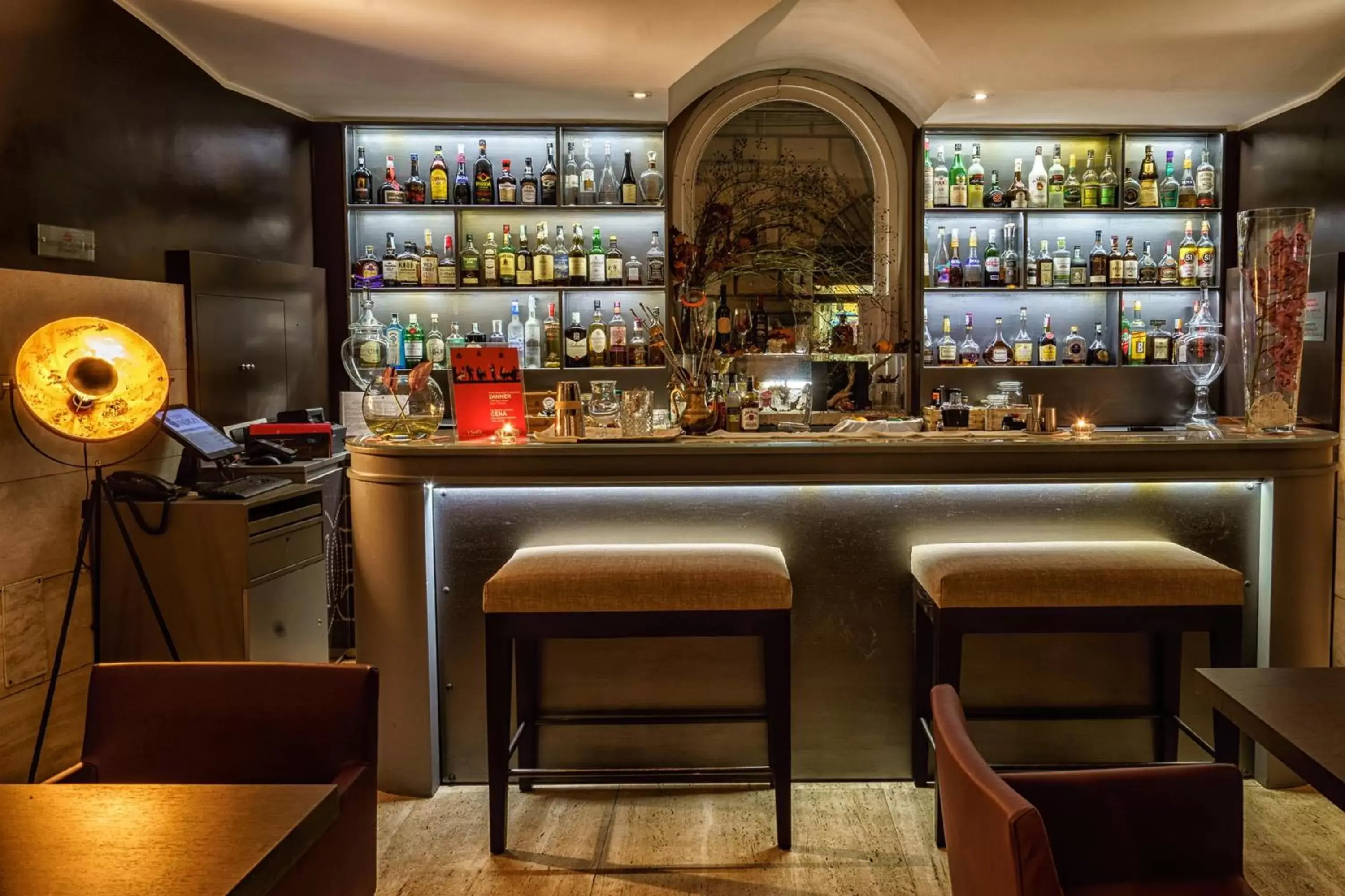 Restaurant/places to eat, Lounge/Bar in Hotel Indigo Rome - St. George, an IHG Hotel