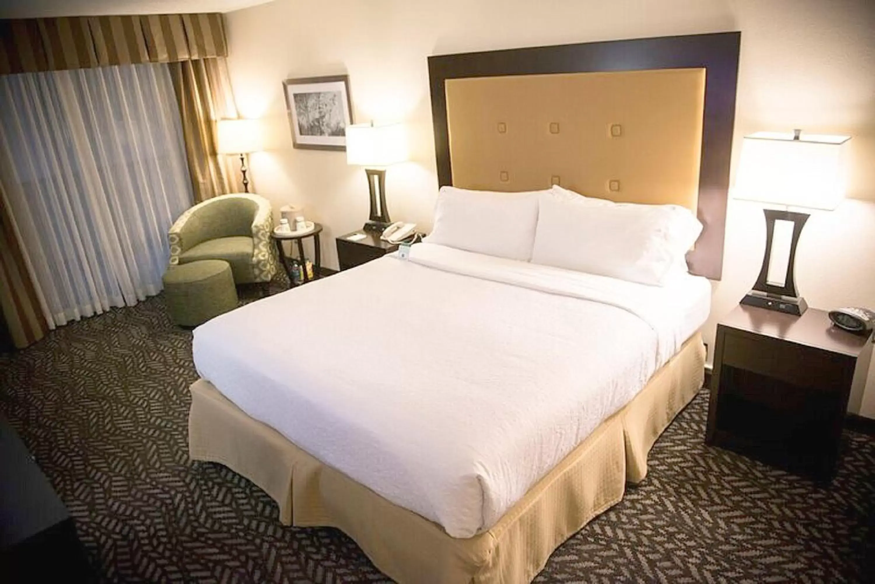 Bed in Holiday Inn Little Rock-Airport-Conference Center, an IHG Hotel