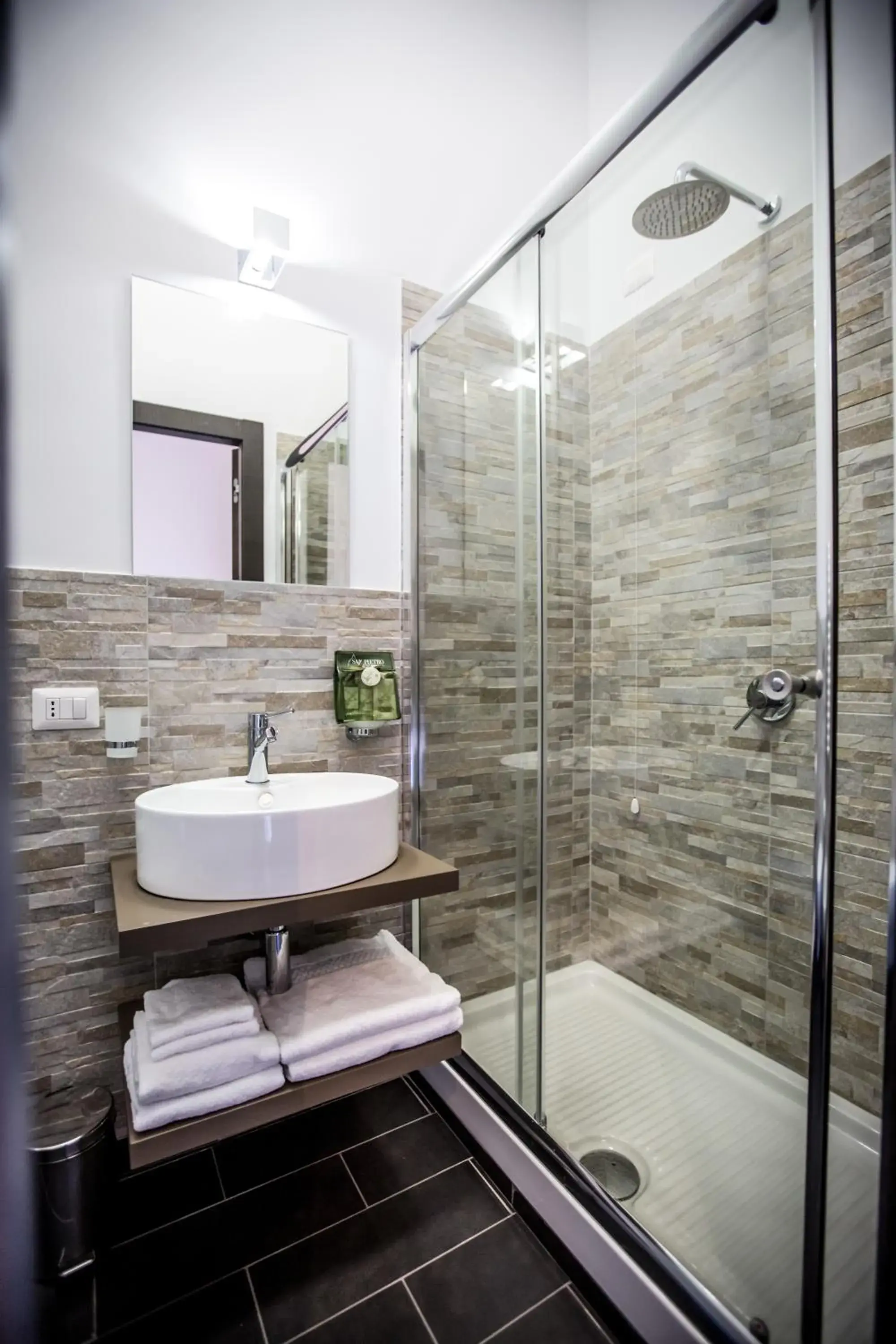 Shower, Bathroom in San Pietro Leisure and Luxury