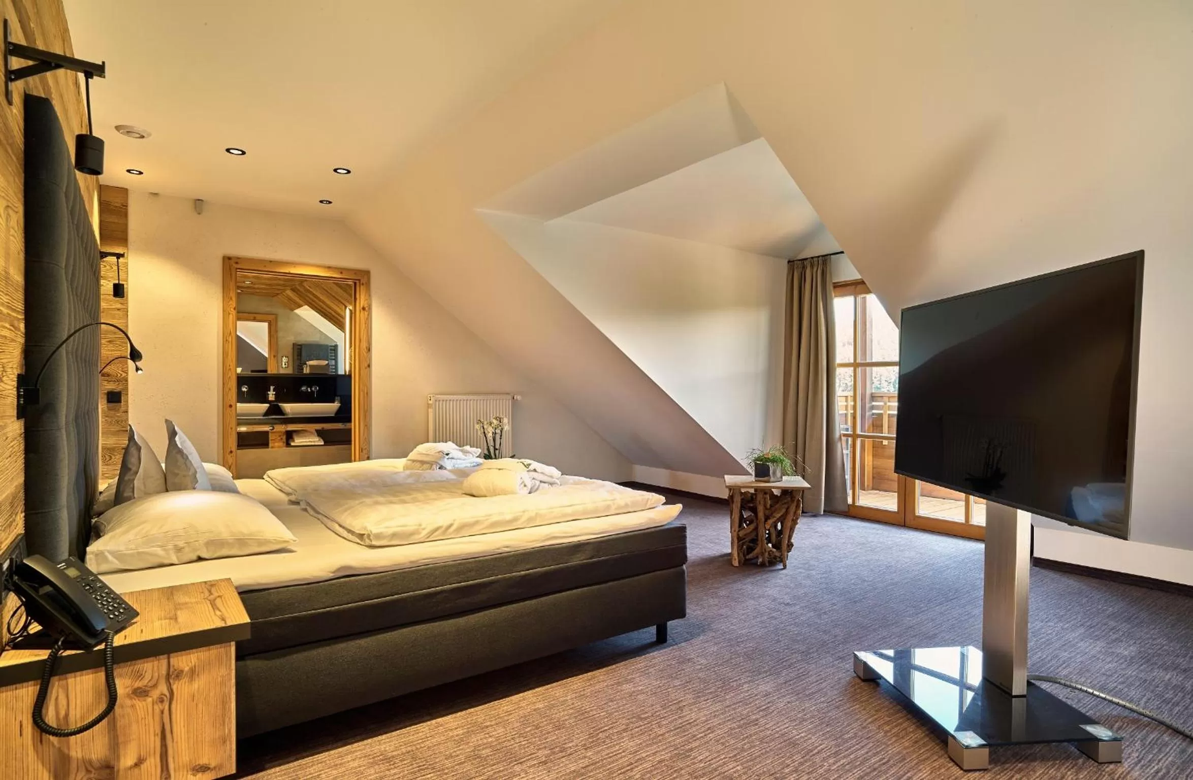 Bed in Zedernhof Gesundheits- & Wellnesshotel