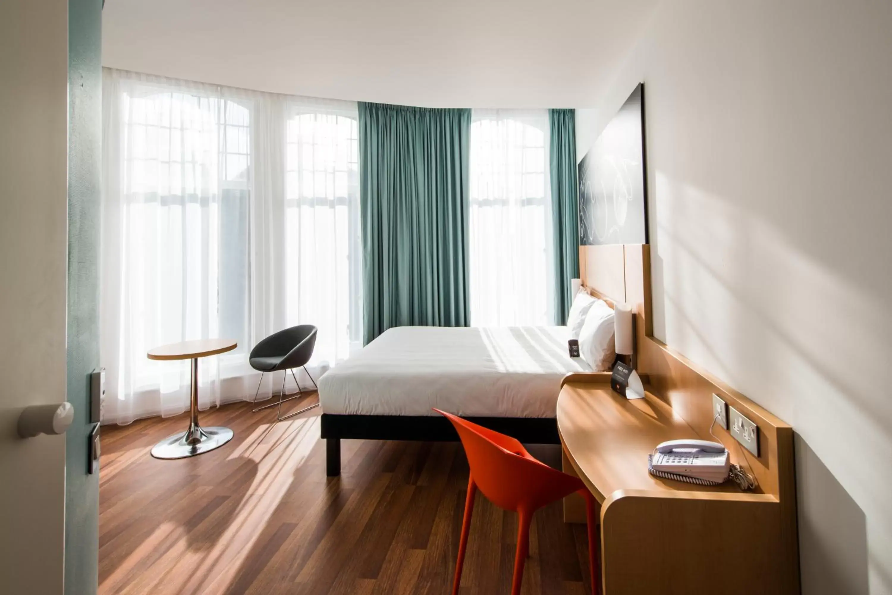 Coffee/tea facilities, Bed in ibis Edinburgh Centre South Bridge – Royal Mile Coffee/tea facilities, Bed in ibis Edinburgh Centre South Bridge – Royal Mile
