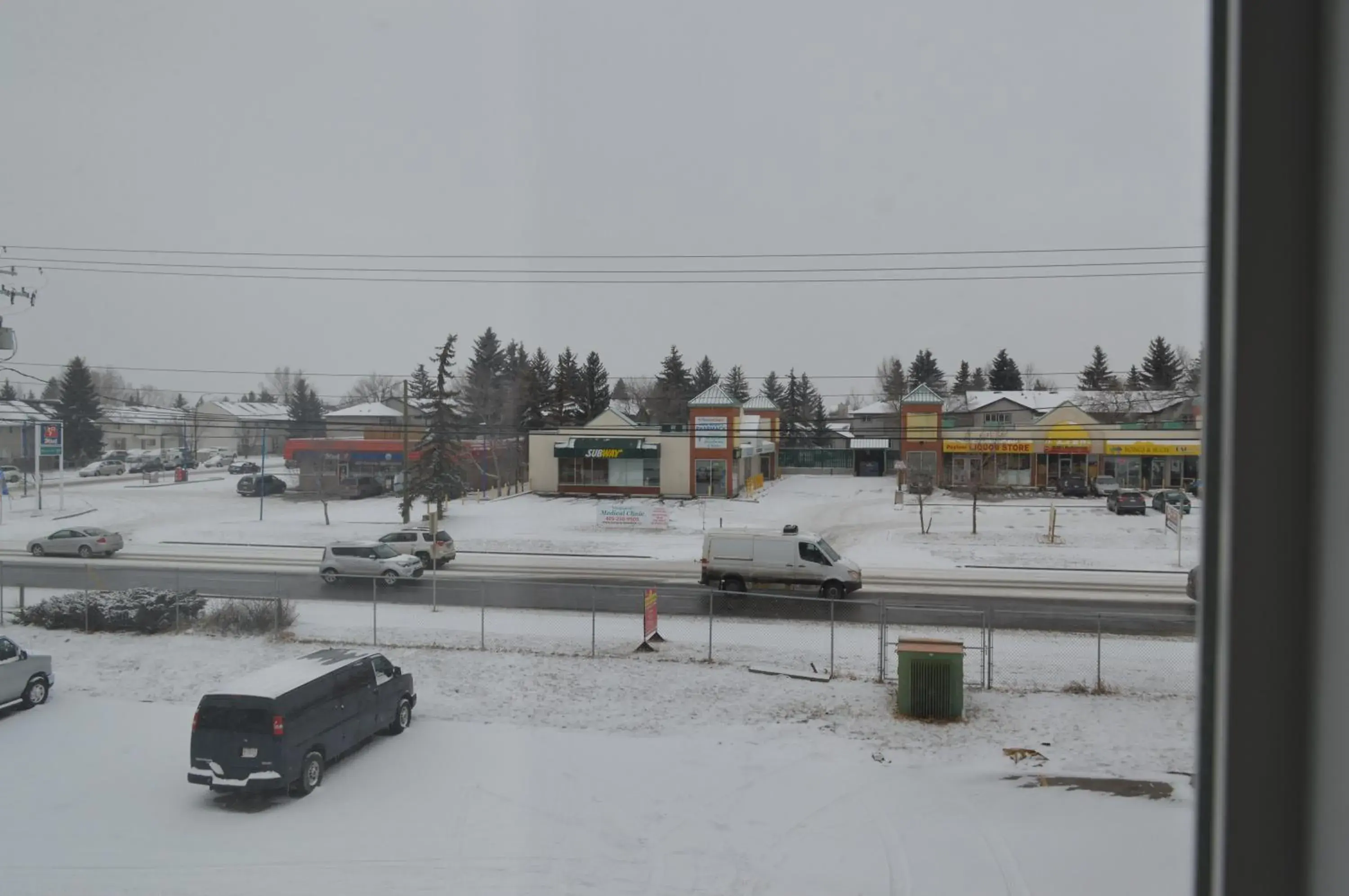 Street view, Winter in Airport Traveller's Inn