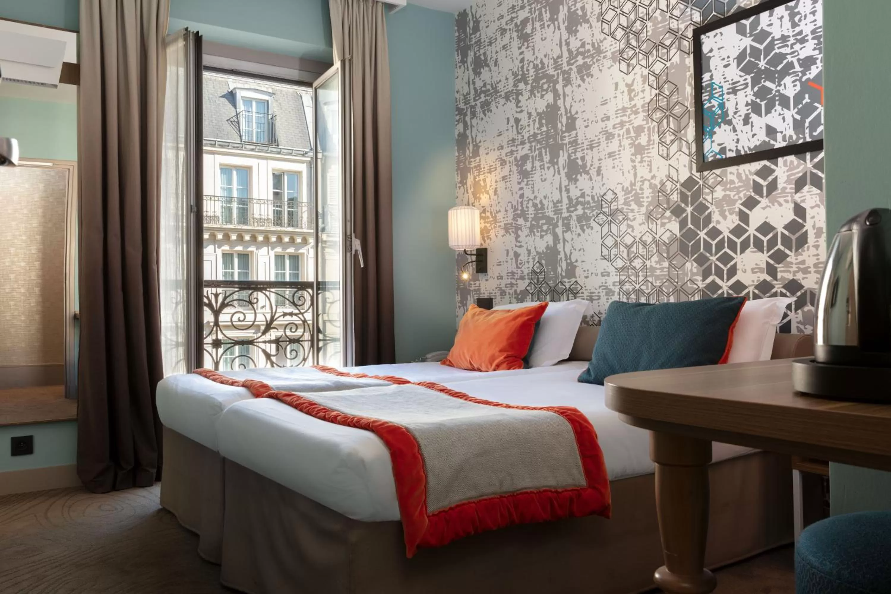 Bedroom, Bed in Hotel des Nations Saint Germain