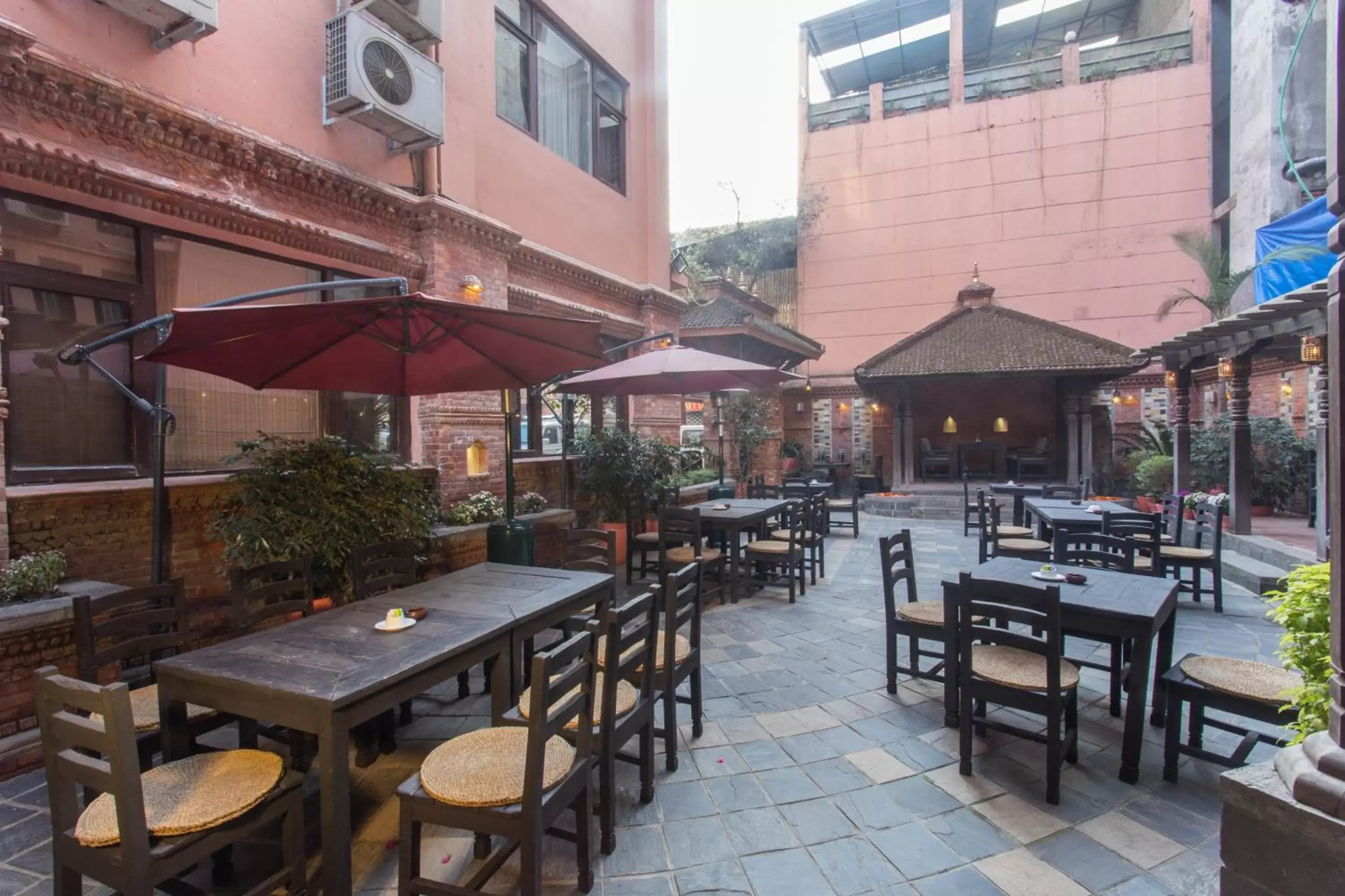 Garden, Restaurant/Places to Eat in Hotel Marshyangdi