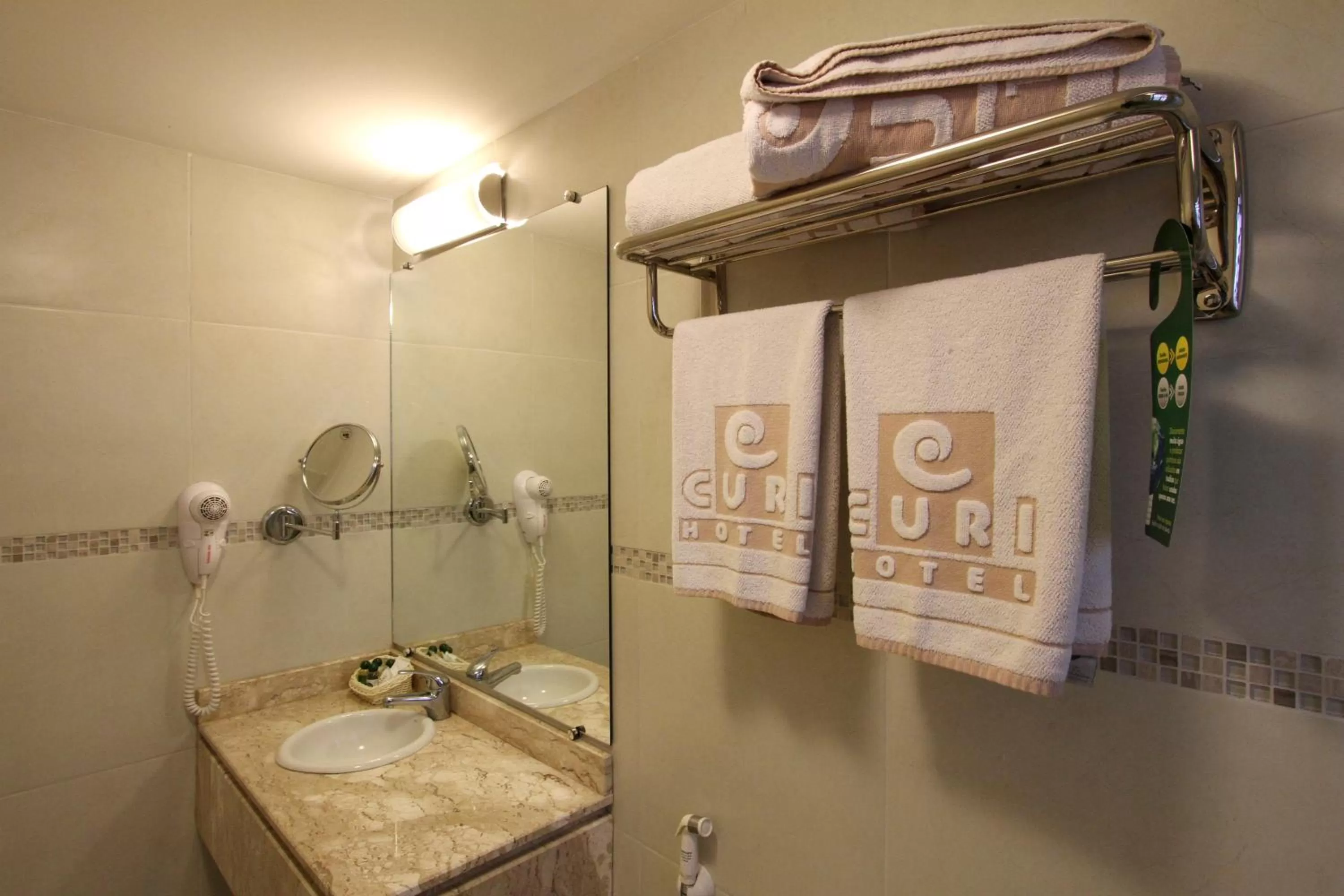 Bathroom in Hotel Curi Executive