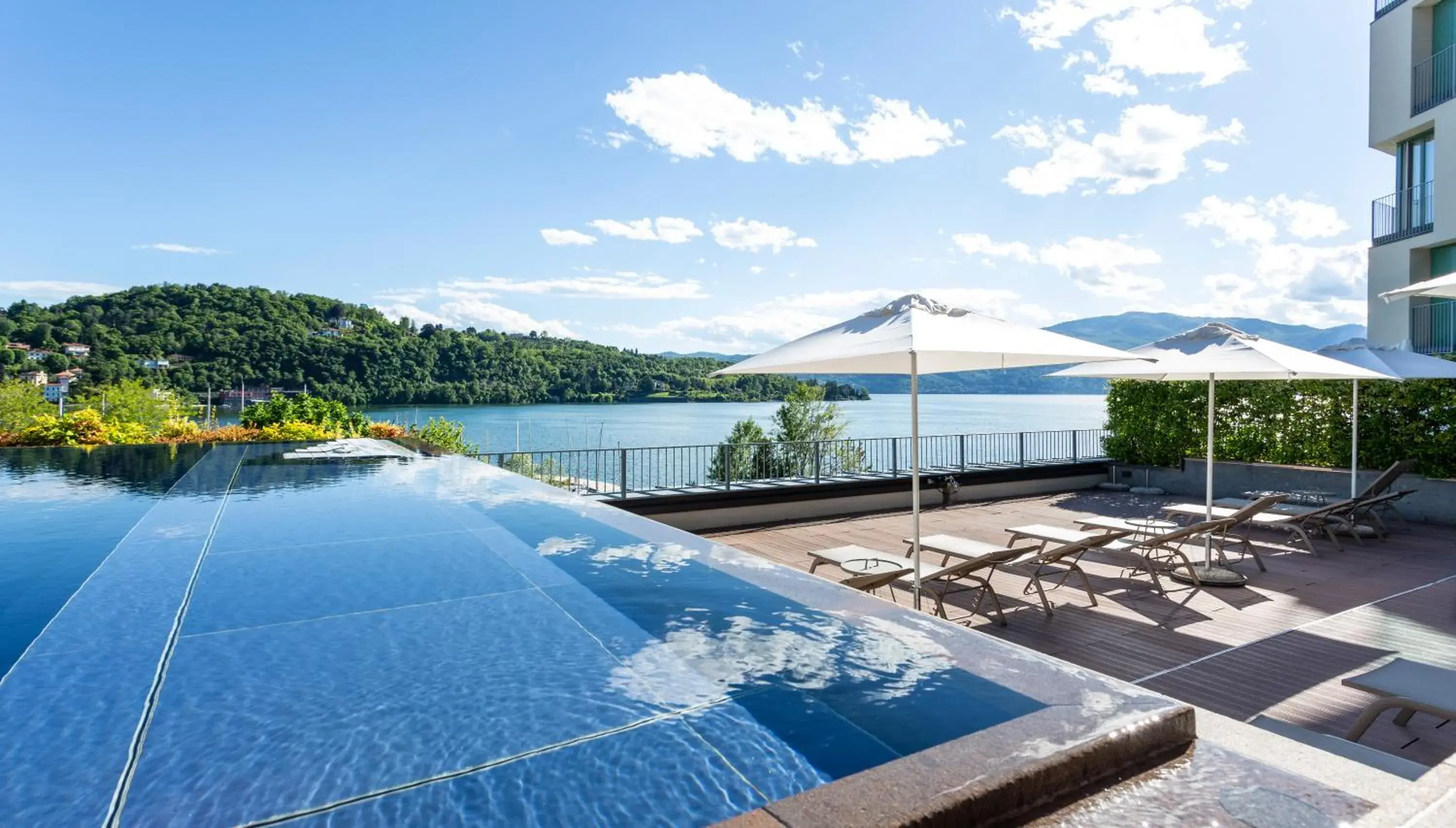 Swimming Pool in Hotel de Charme Laveno