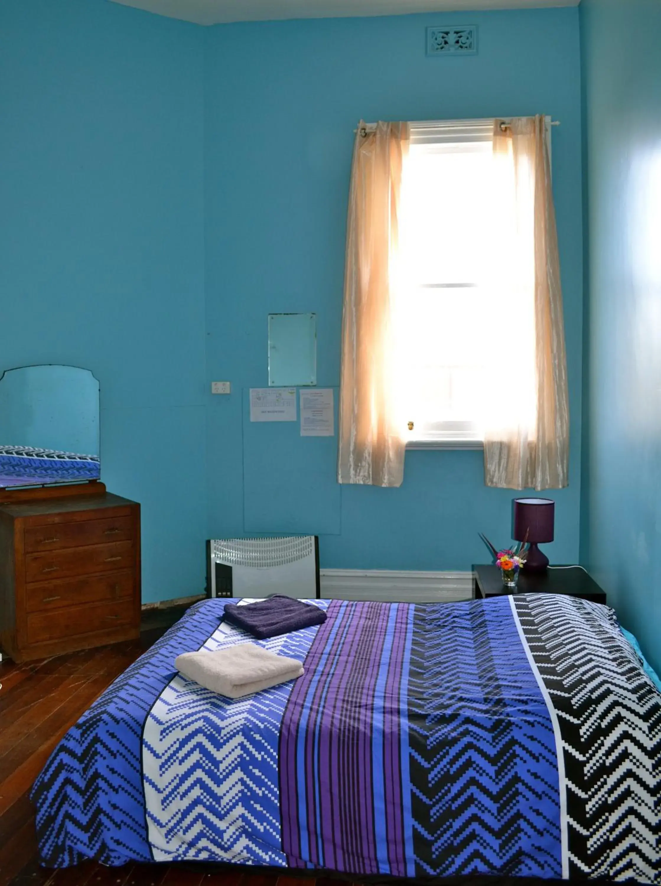 Double Room with Shared Bathroom in 1849 Backpackers Albany