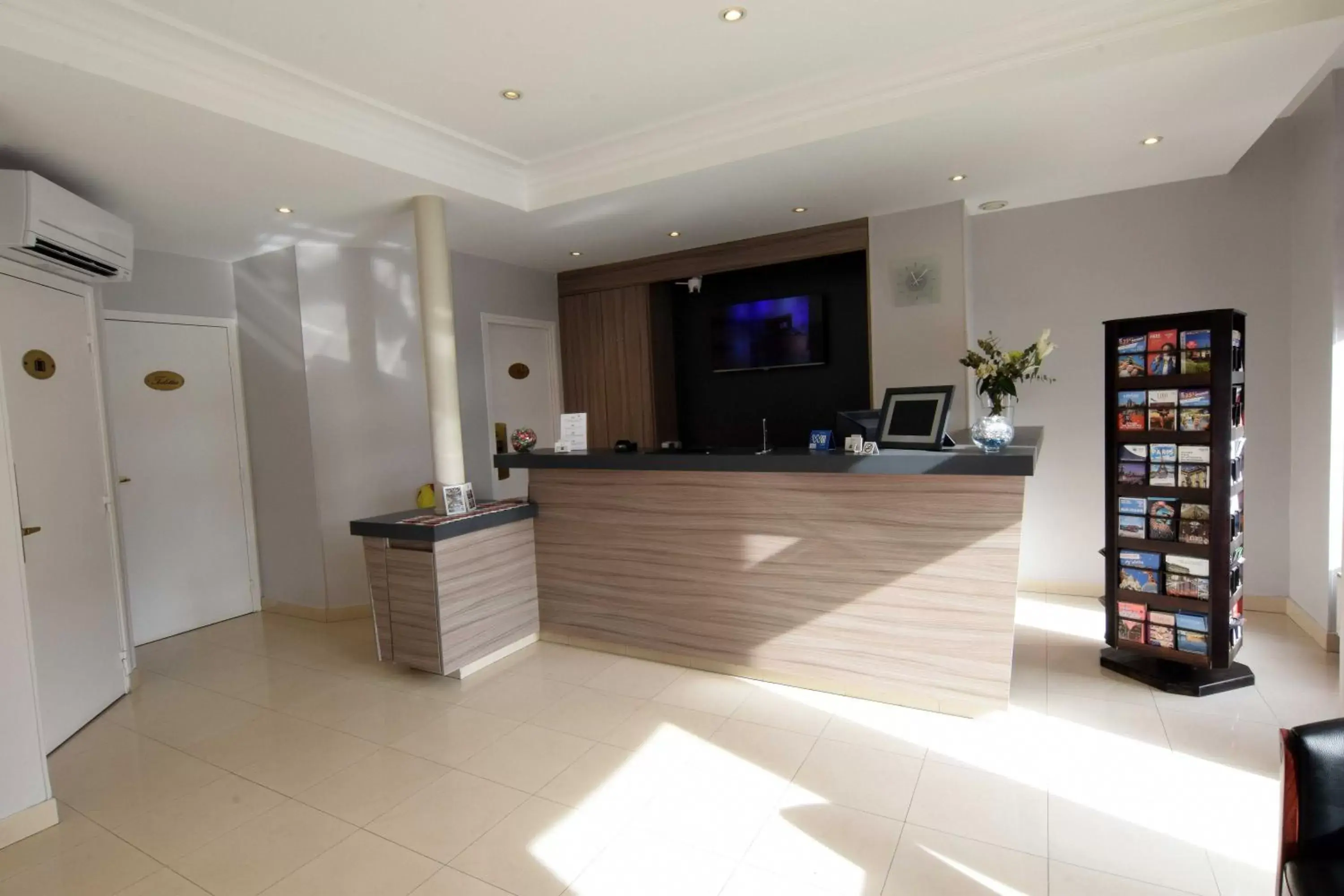 Lobby or reception in Alyss Saphir Cambronne Eiffel Lobby or reception in Alyss Saphir Cambronne Eiffel