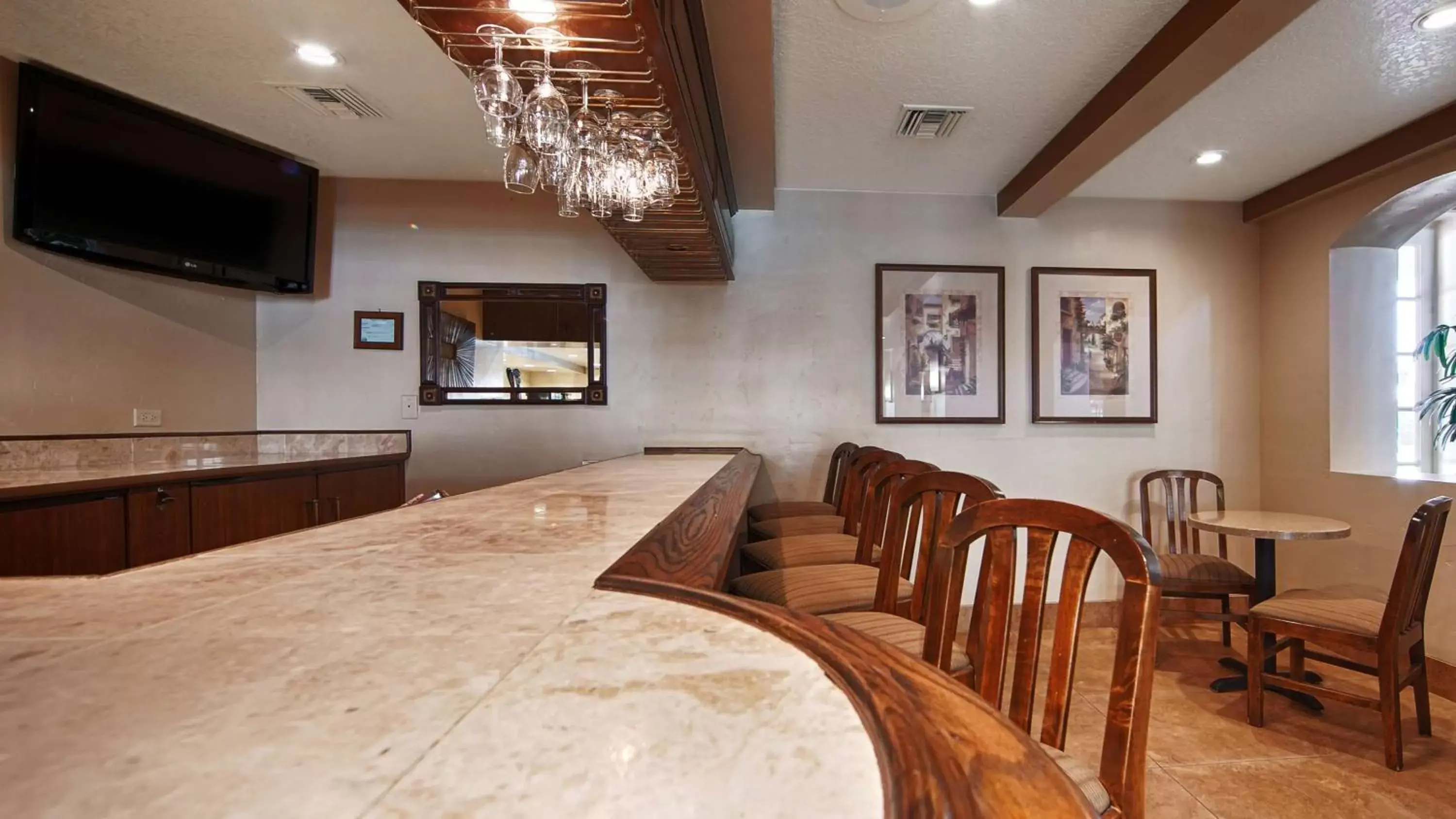 Restaurant/places to eat in Best Western San Dimas Hotel & Suites