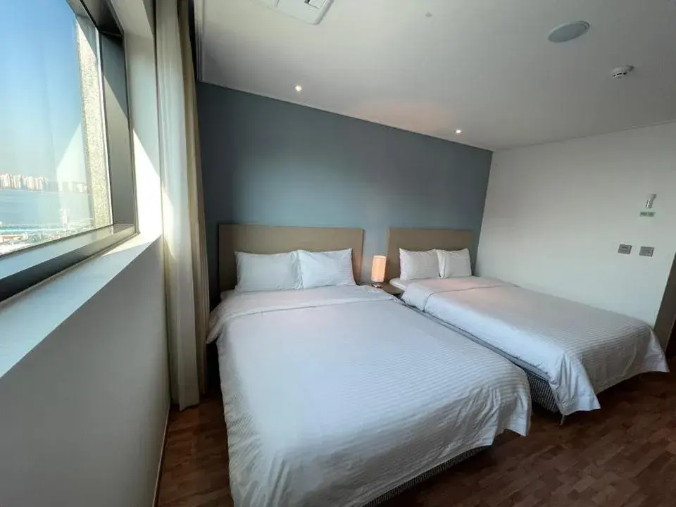 Family Room with Sea View in Sea Moon Tourist Hotel Family Room with Sea View in Sea Moon Tourist Hotel