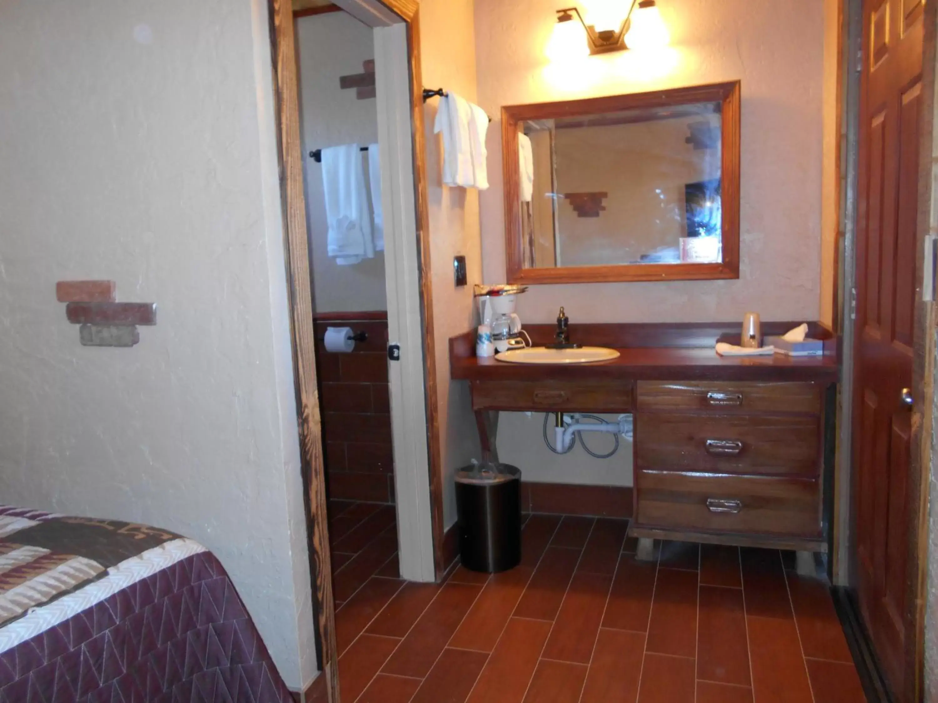 Bathroom in Grand Canyon Inn and Motel - South Rim Entrance