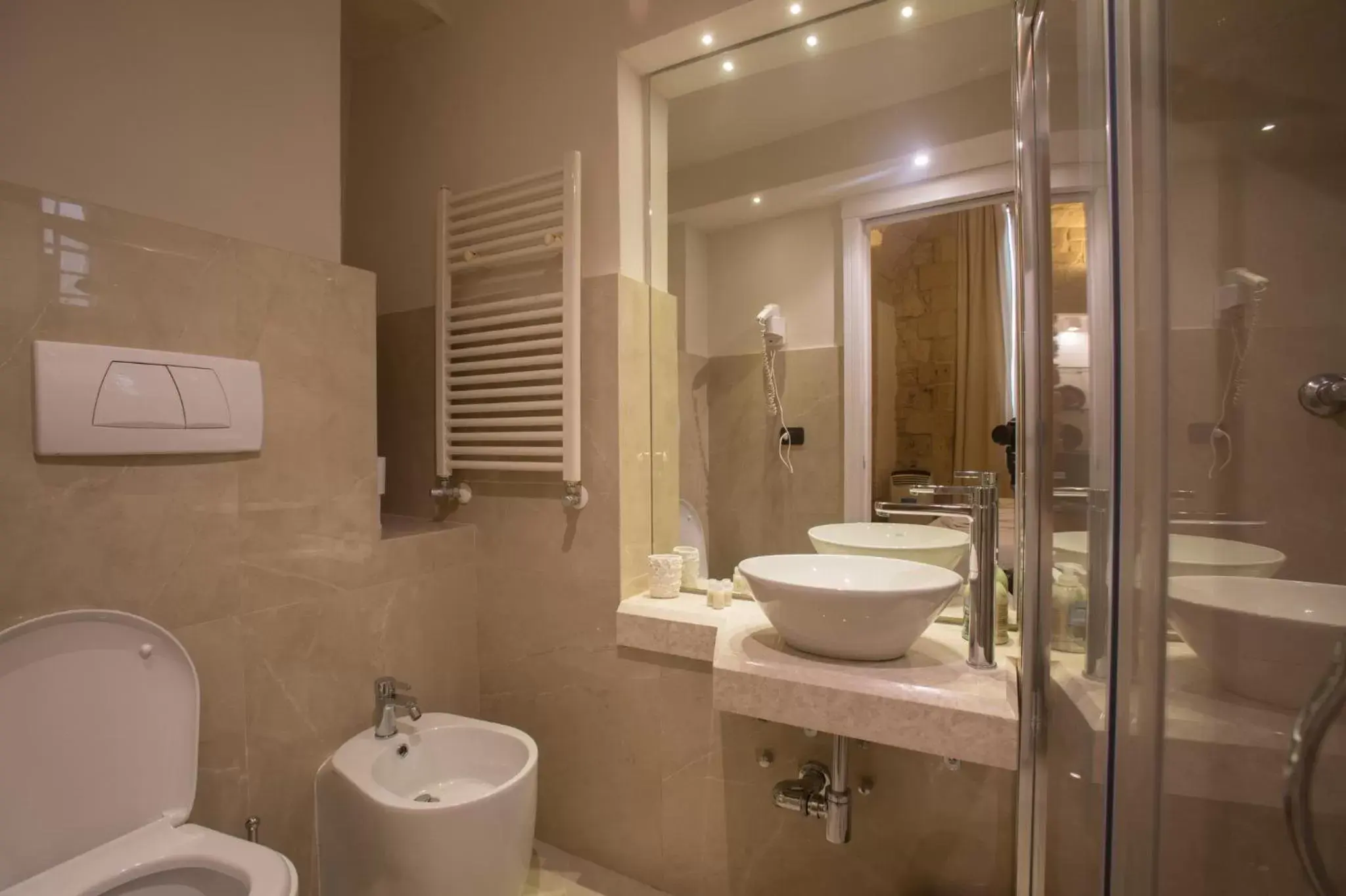 Bathroom in Chiesa Greca - SIT Rooms & Apartments