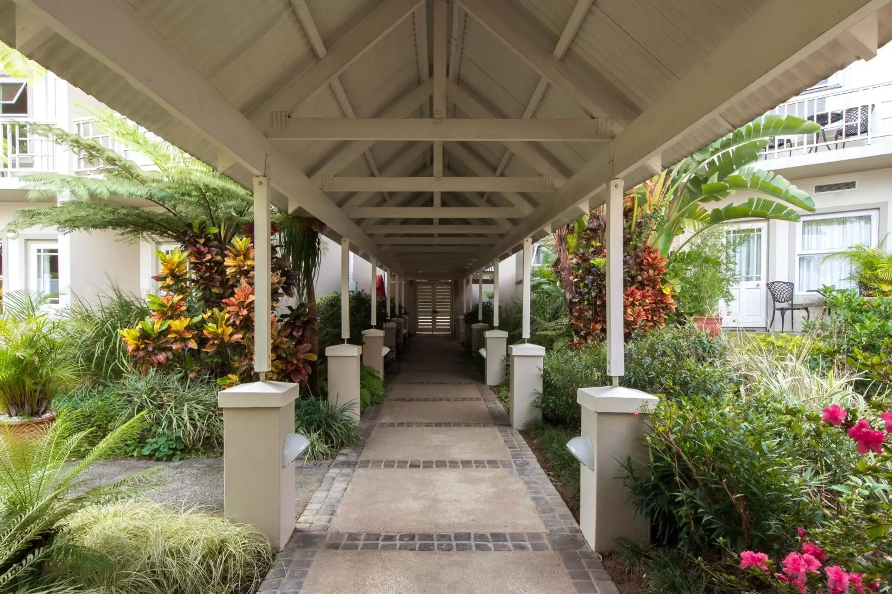 Facade/entrance in Quarry Lake Inn