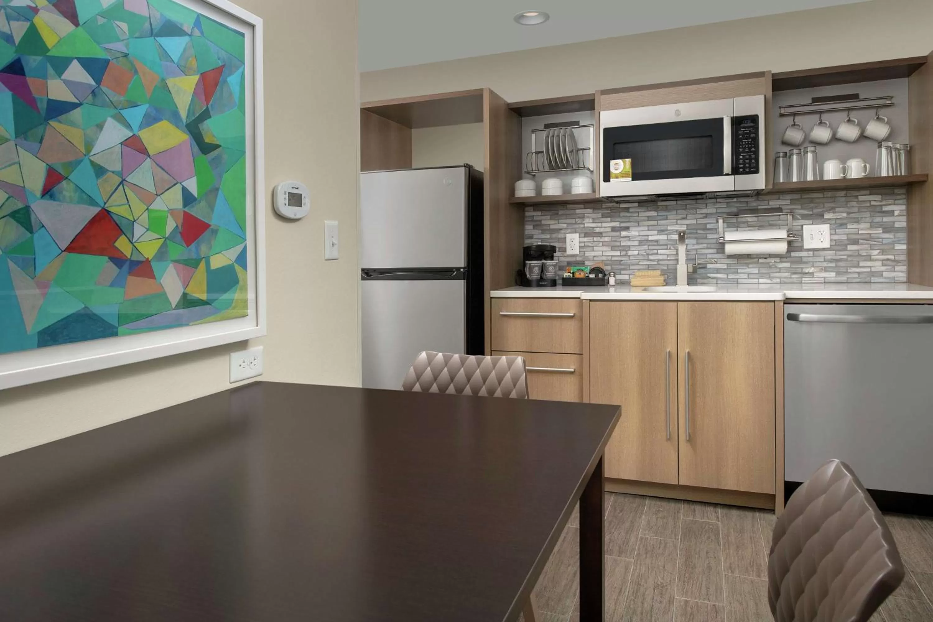 Kitchen or kitchenette in Home2 Suites By Hilton Edison