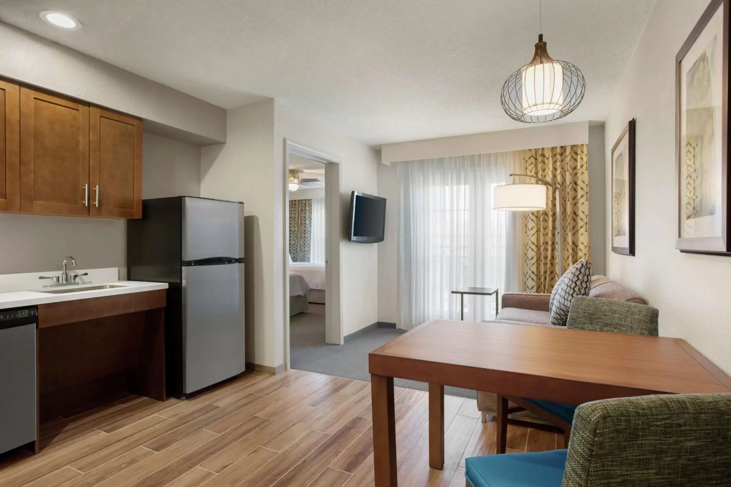Bedroom, Kitchen/Kitchenette in Homewood Suites by Hilton Kansas City Airport