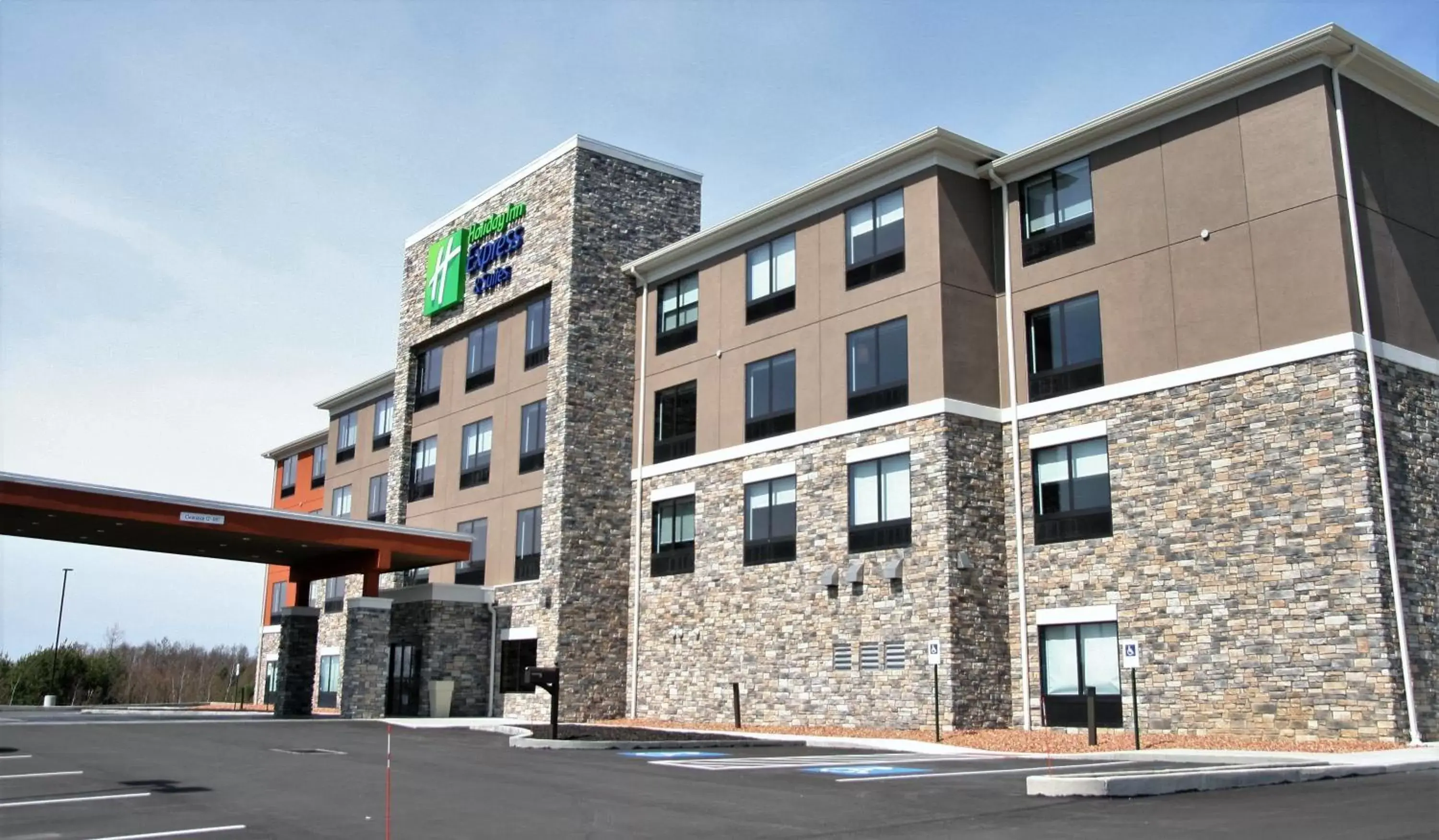 Property Building in Holiday Inn Express & Suites Clarion, an IHG Hotel