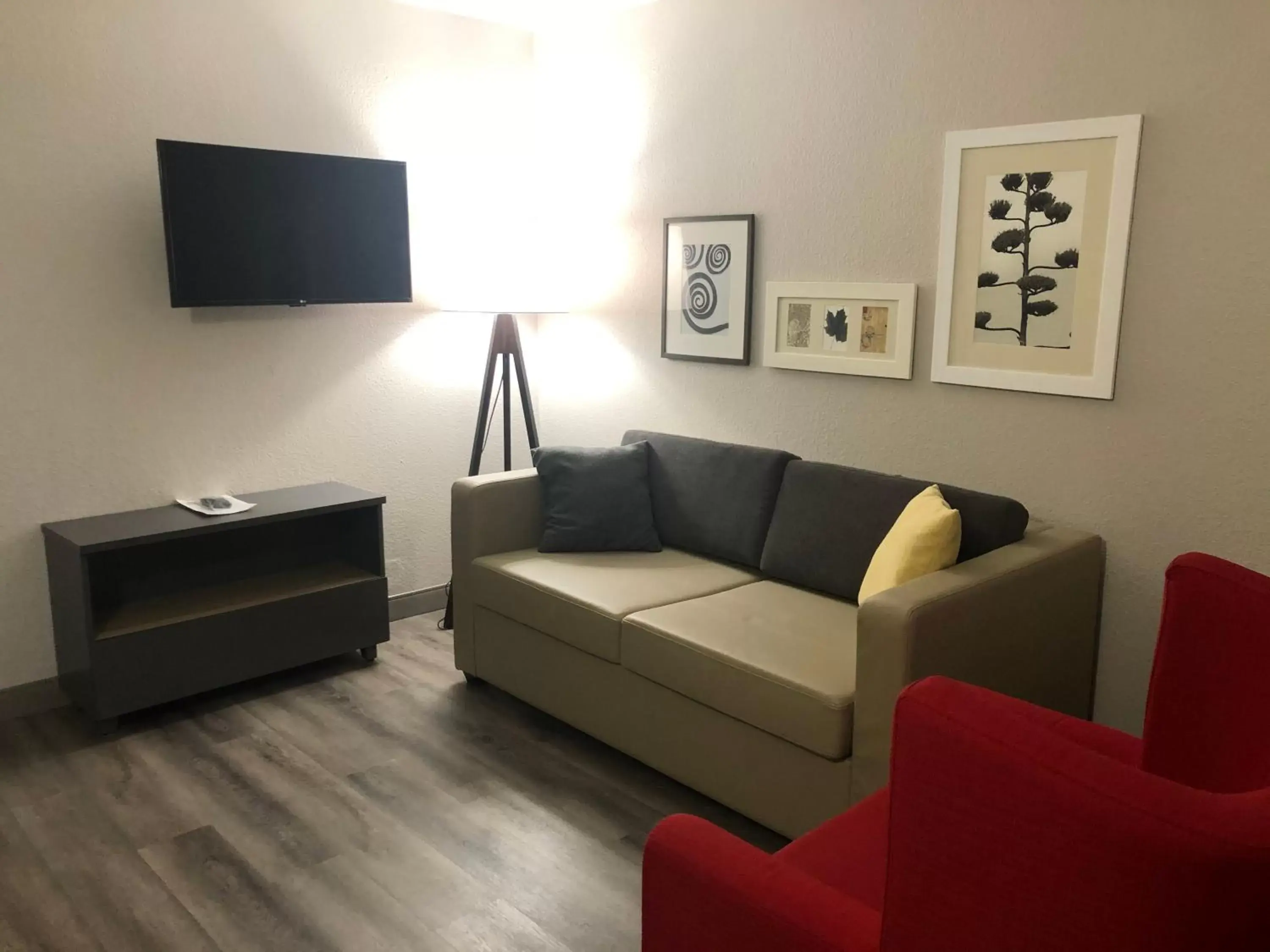 Bedroom, Seating Area in Country Inn & Suites by Radisson, Cumming, GA