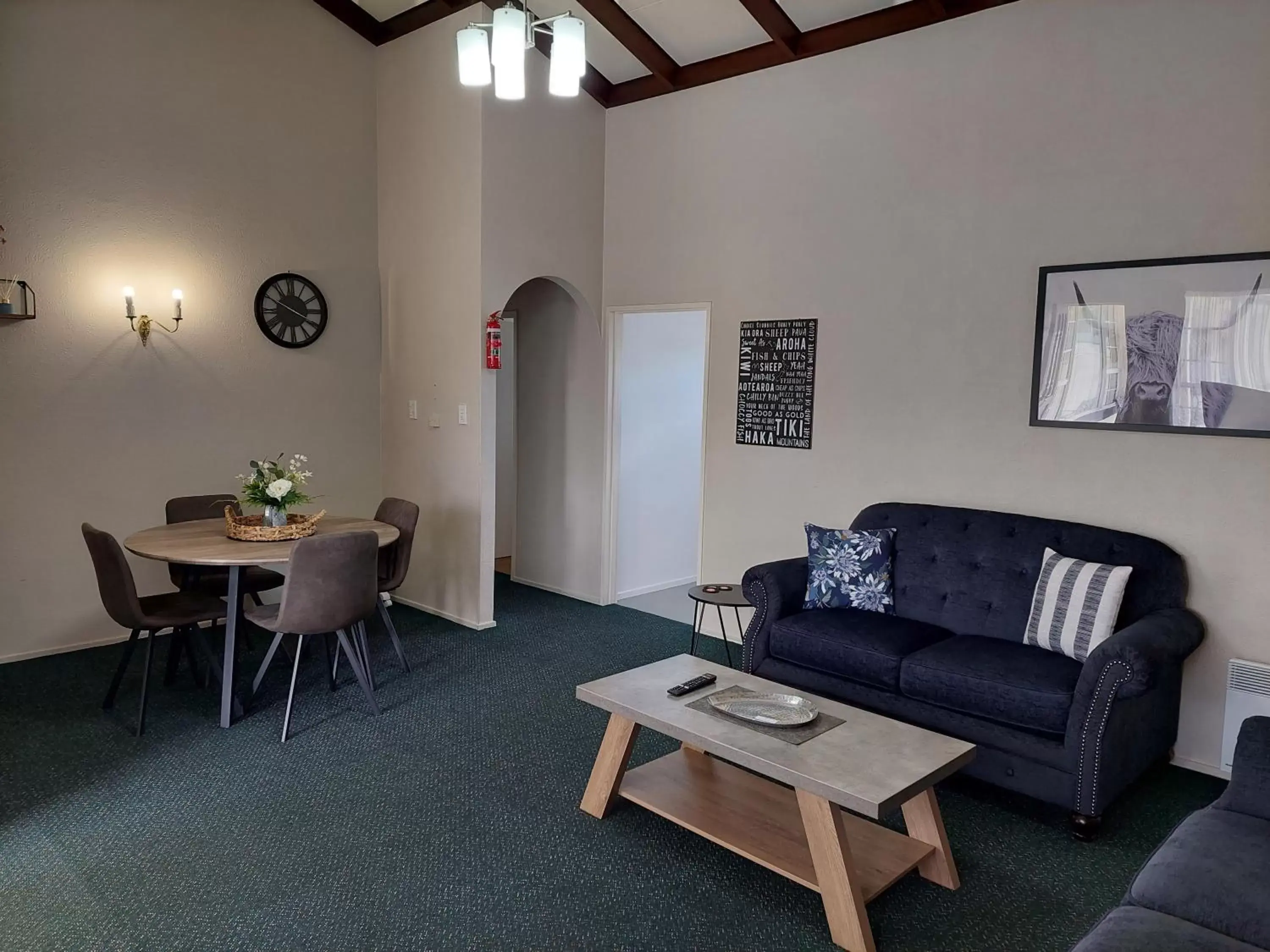 Living room, Seating Area in Colonial on Tay