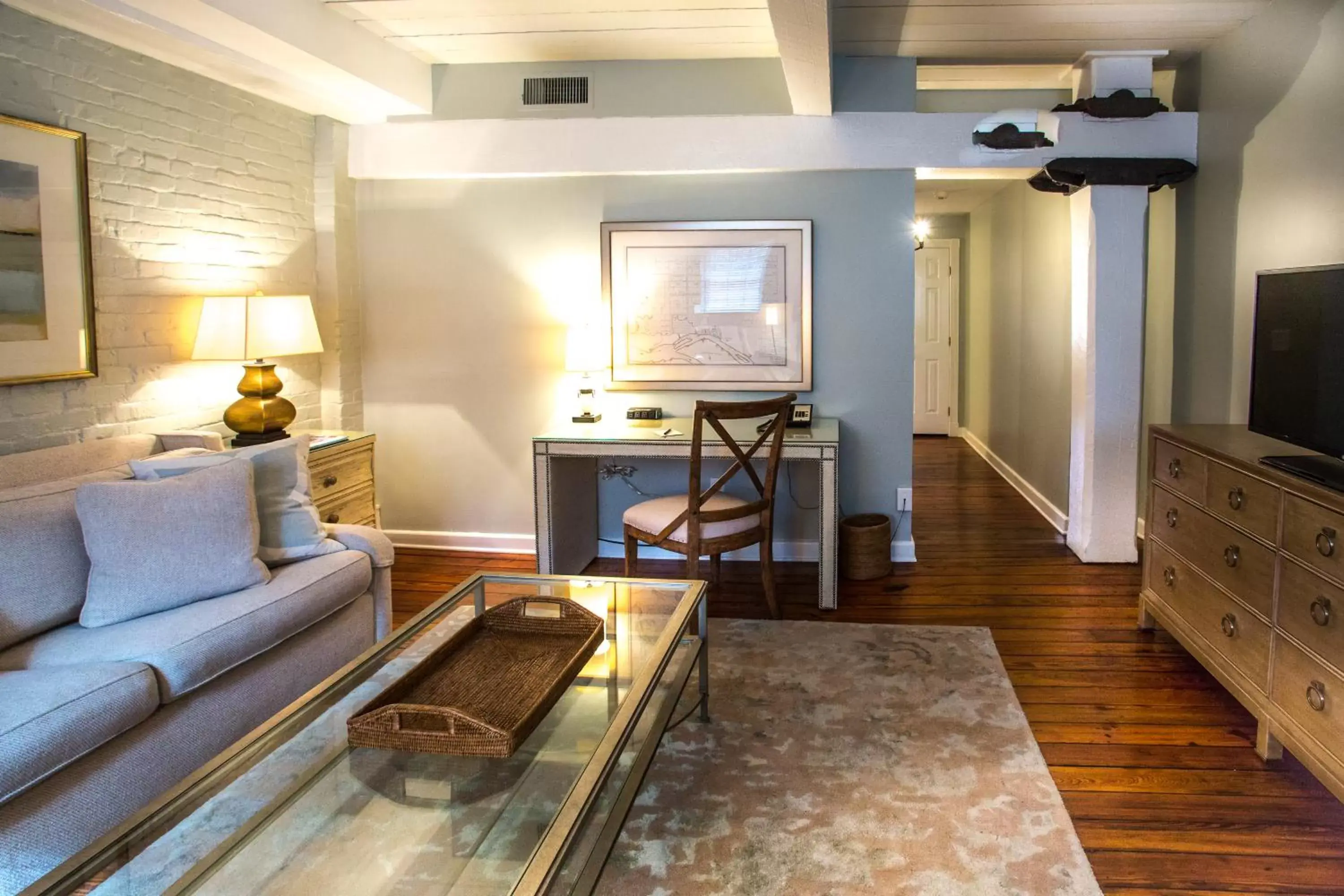 Photo of the whole room, Seating Area in Olde Harbour Inn, Historic Inns of Savannah Collection