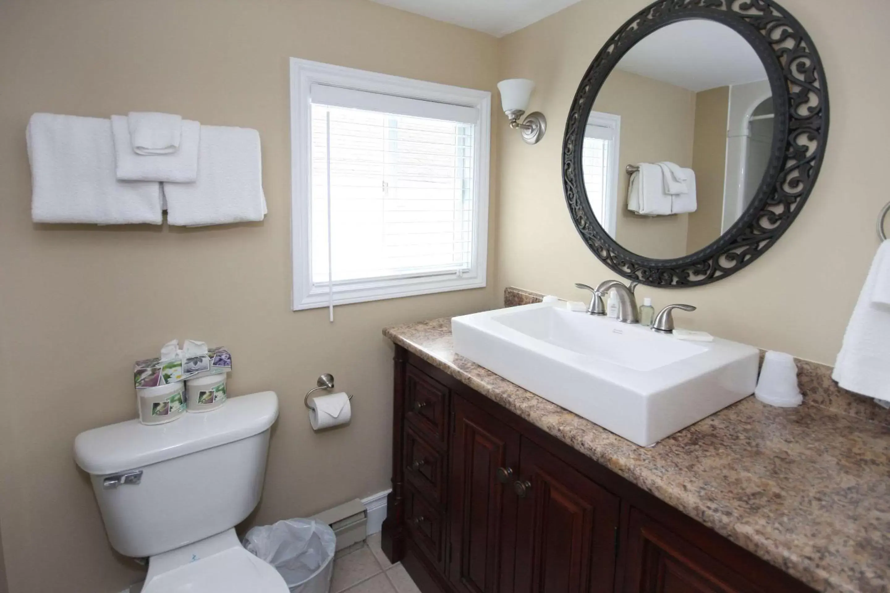 Bedroom, Bathroom in Bayview Wildwood Resort, Ascend Hotel Collection