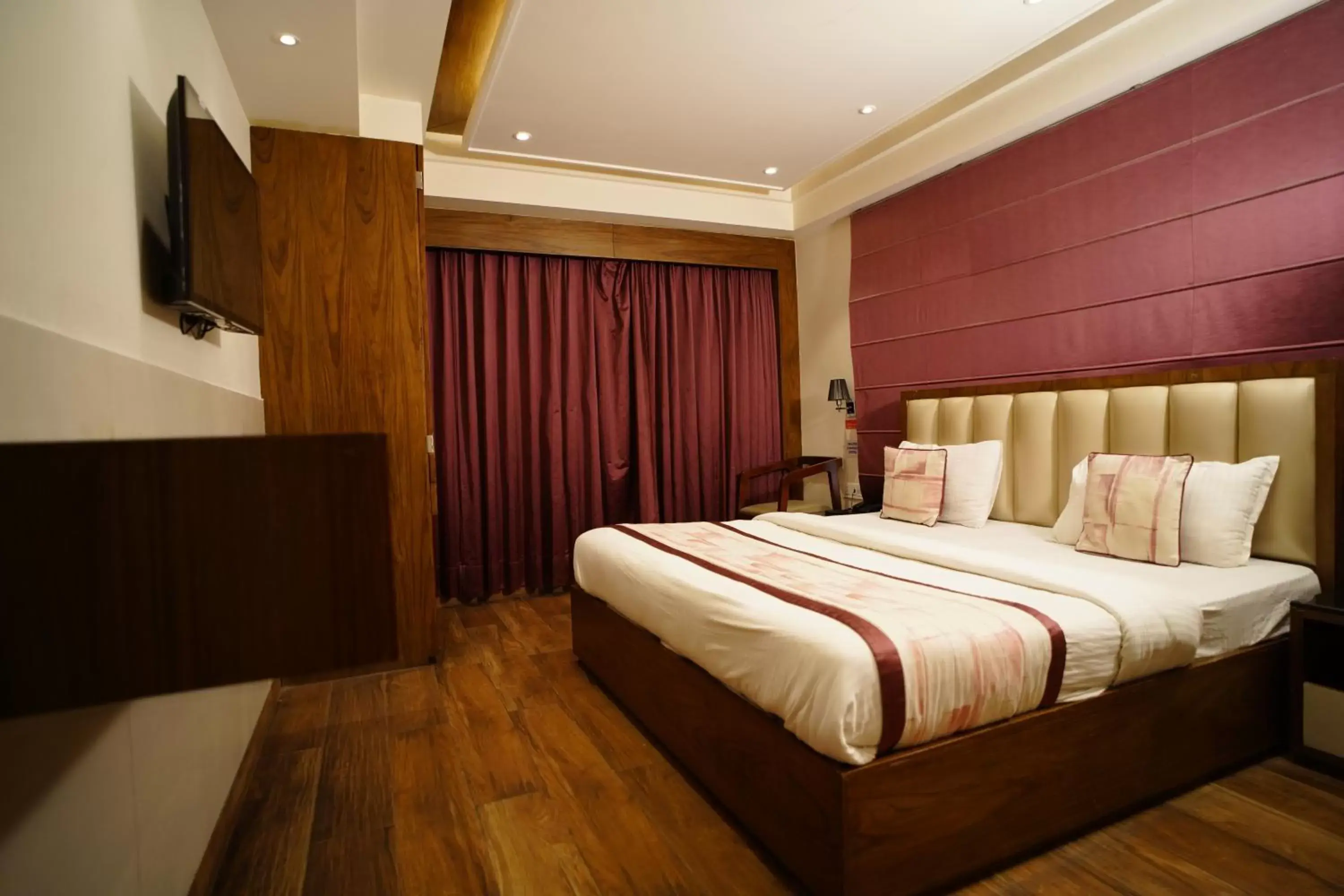 Bedroom, Bed in Mahaveer Shimla By Royal Collection Hotels Bedroom, Bed in Mahaveer Shimla By Royal Collection Hotels