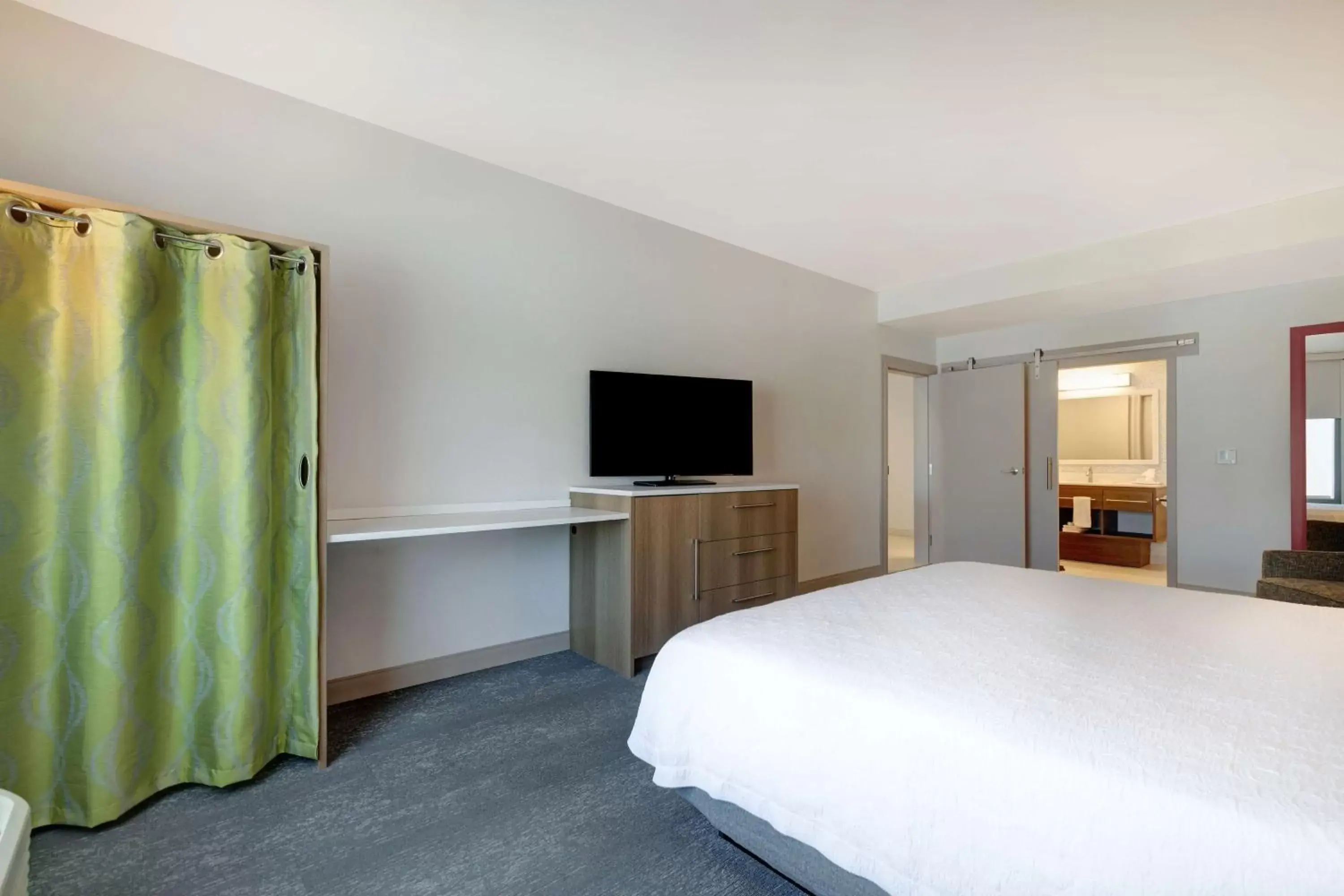 Bed, TV/Entertainment Center in Home2 Suites By Hilton Las Vegas Northwest
